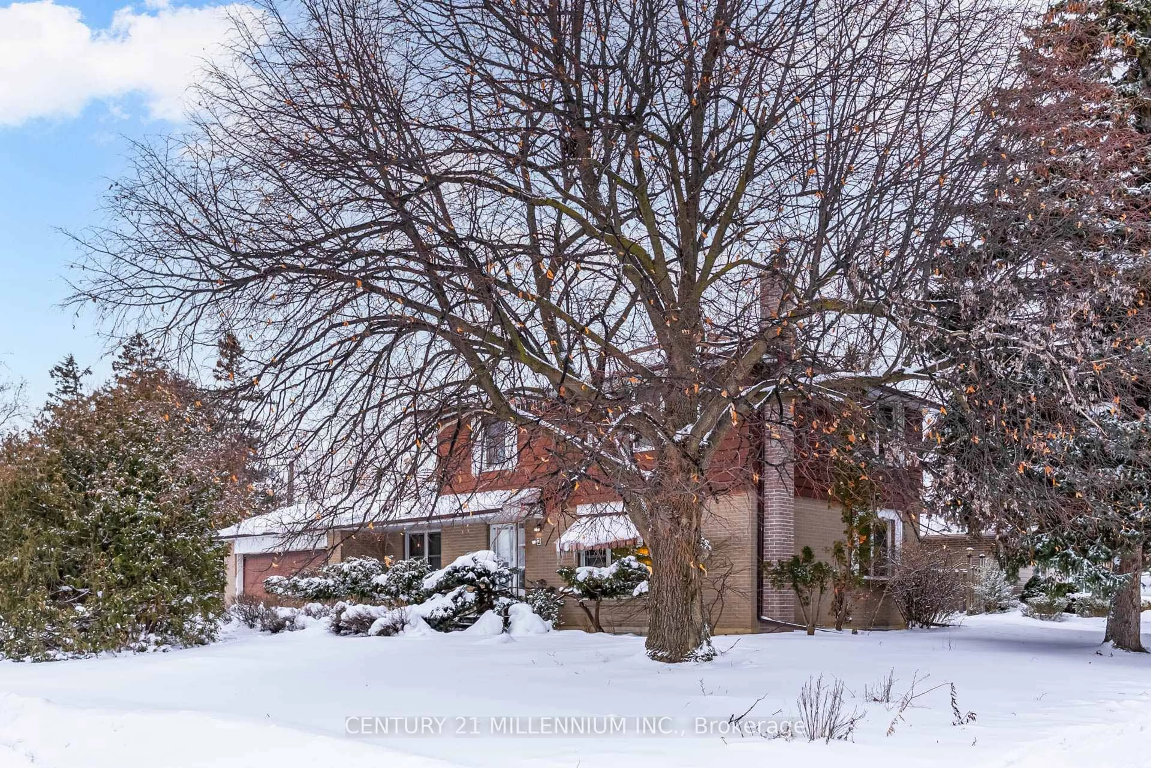 A pic from outside/outdoor area/front of a property/back of a property/a pic from drone, street for 2 Durham Cres, Brampton Ontario L6T 2X6