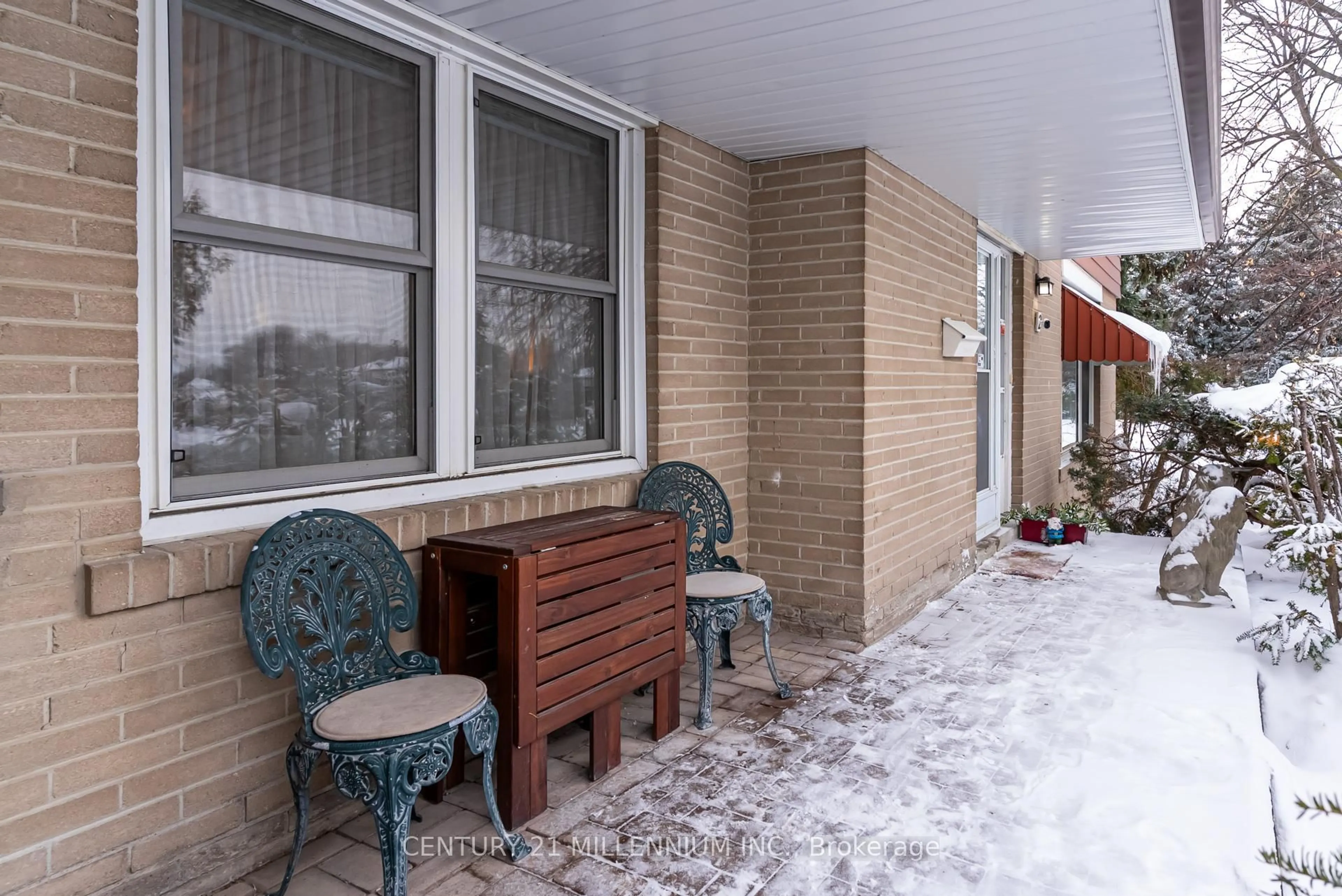 Patio, street for 2 Durham Cres, Brampton Ontario L6T 2X6