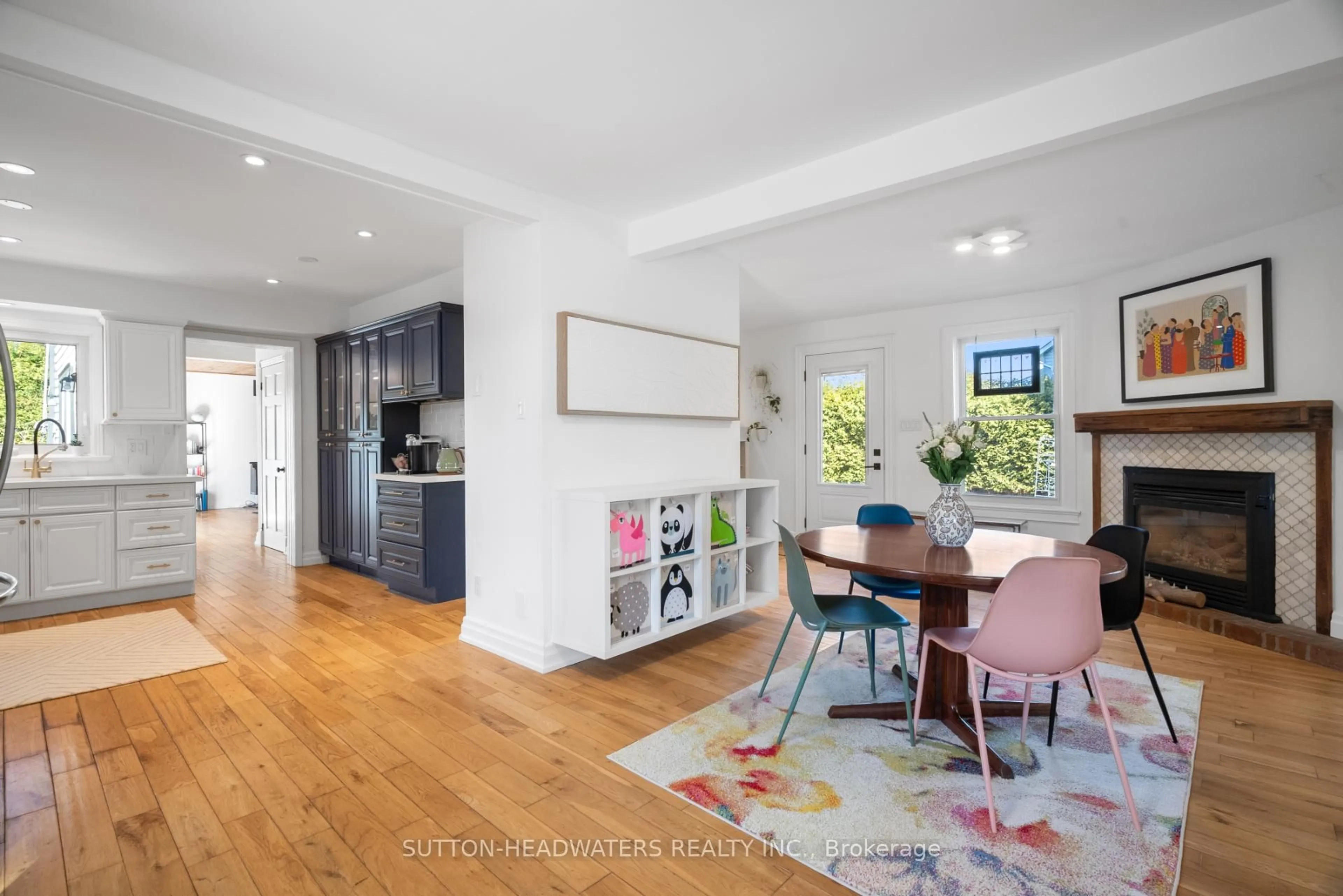 Open concept kitchen, unknown for 1428 Mill St, Caledon Ontario L7C 1S1