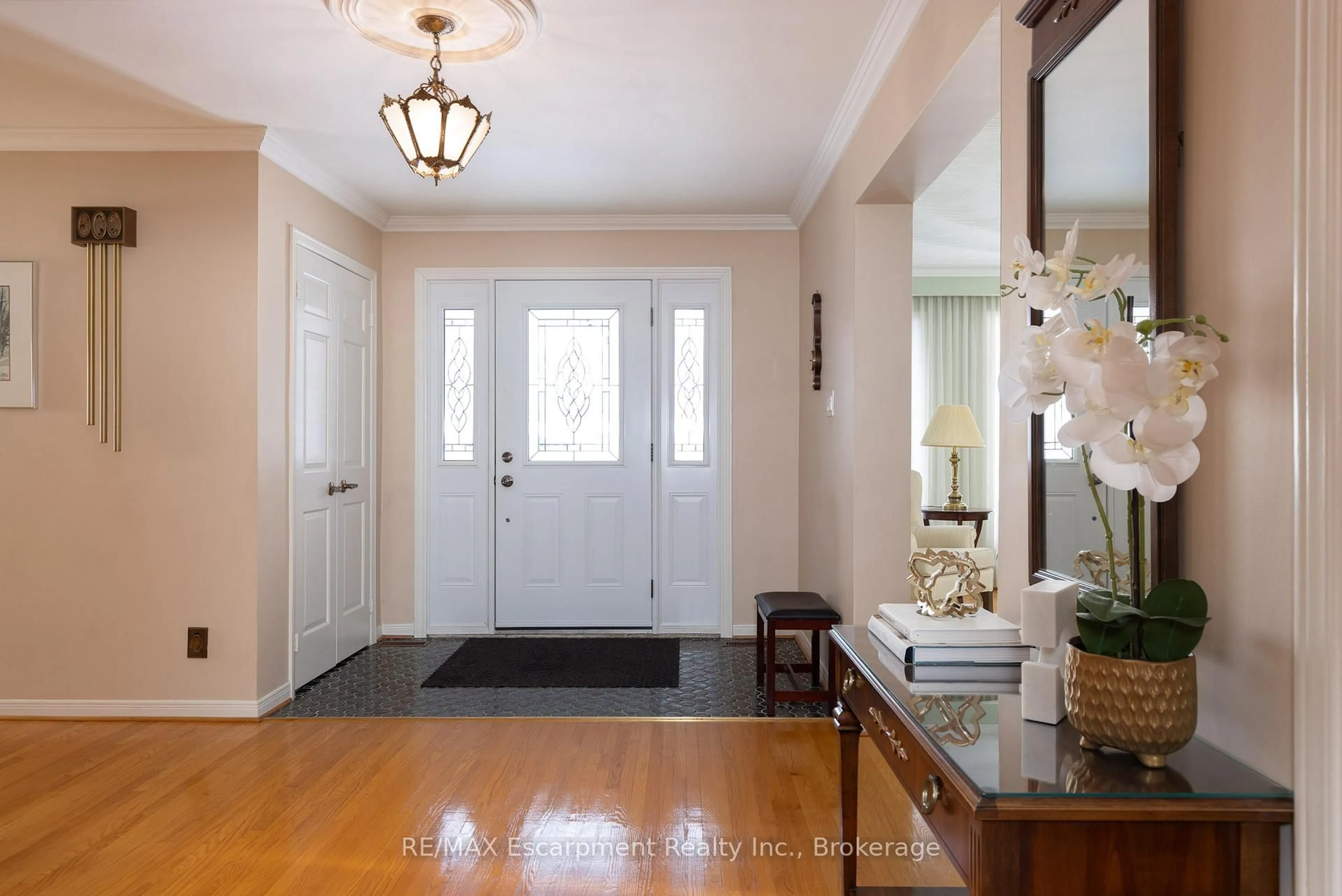 Indoor entryway for 1680 HOWAT Cres, Mississauga Ontario L5J 4G5