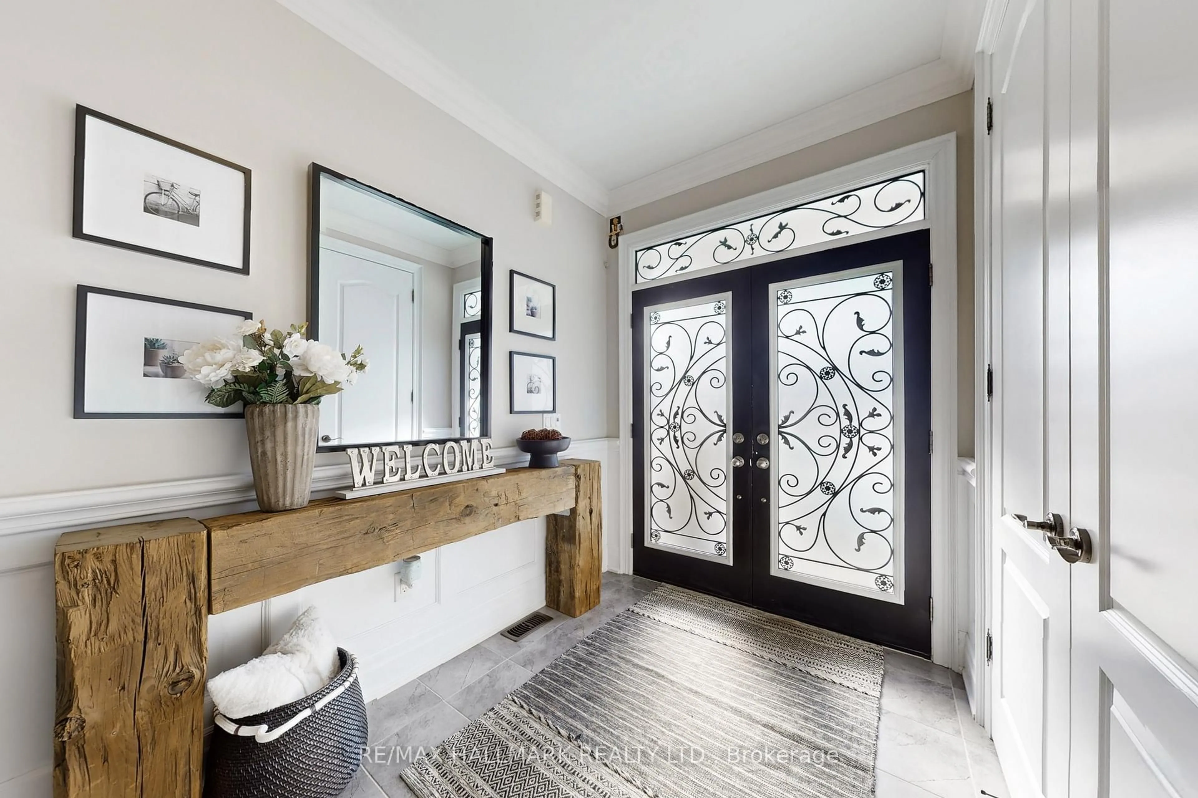 Indoor entryway for 52 McEchearn Cres, Caledon Ontario L7C 3Y2