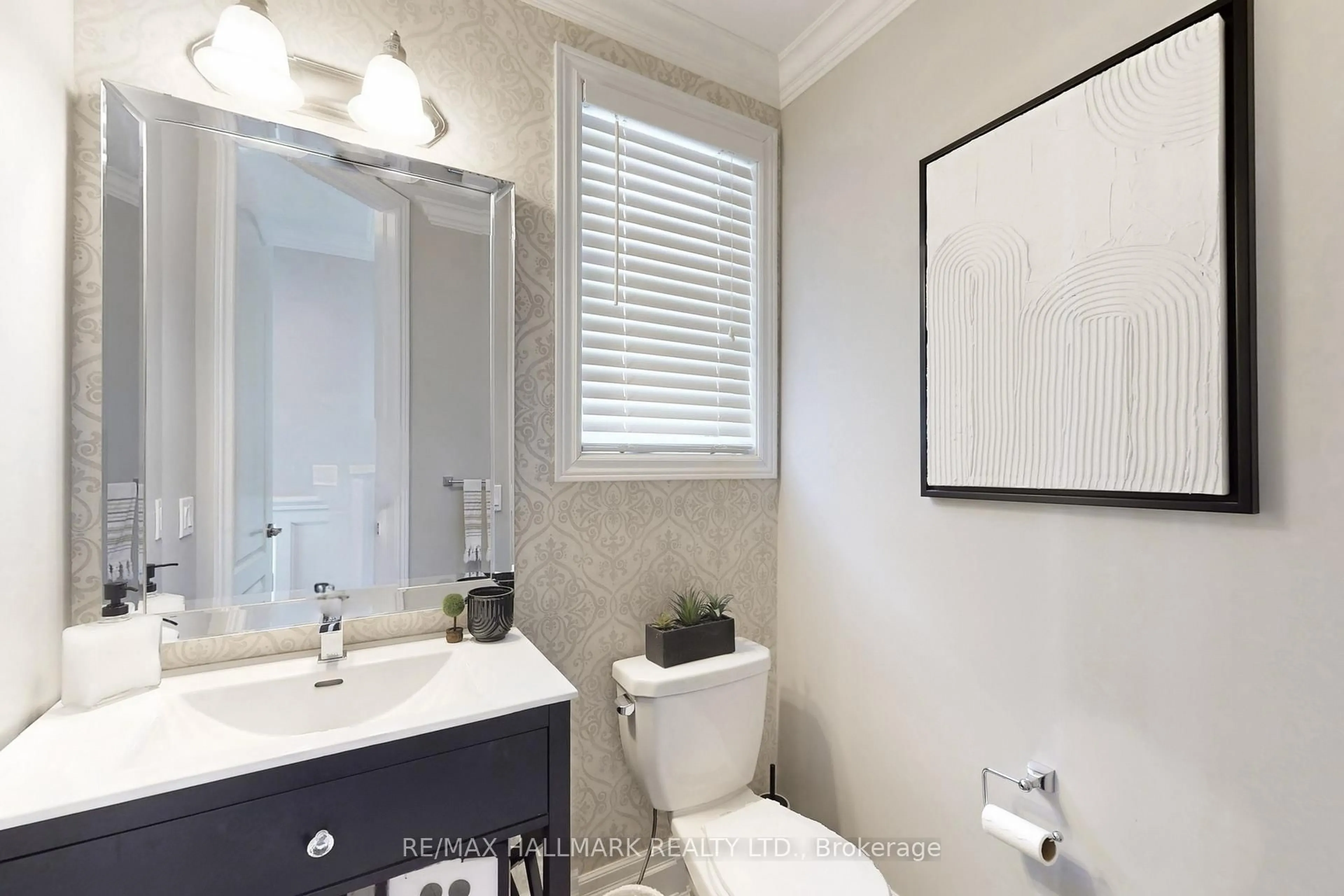 Standard bathroom, ceramic/tile floor for 52 McEchearn Cres, Caledon Ontario L7C 3Y2