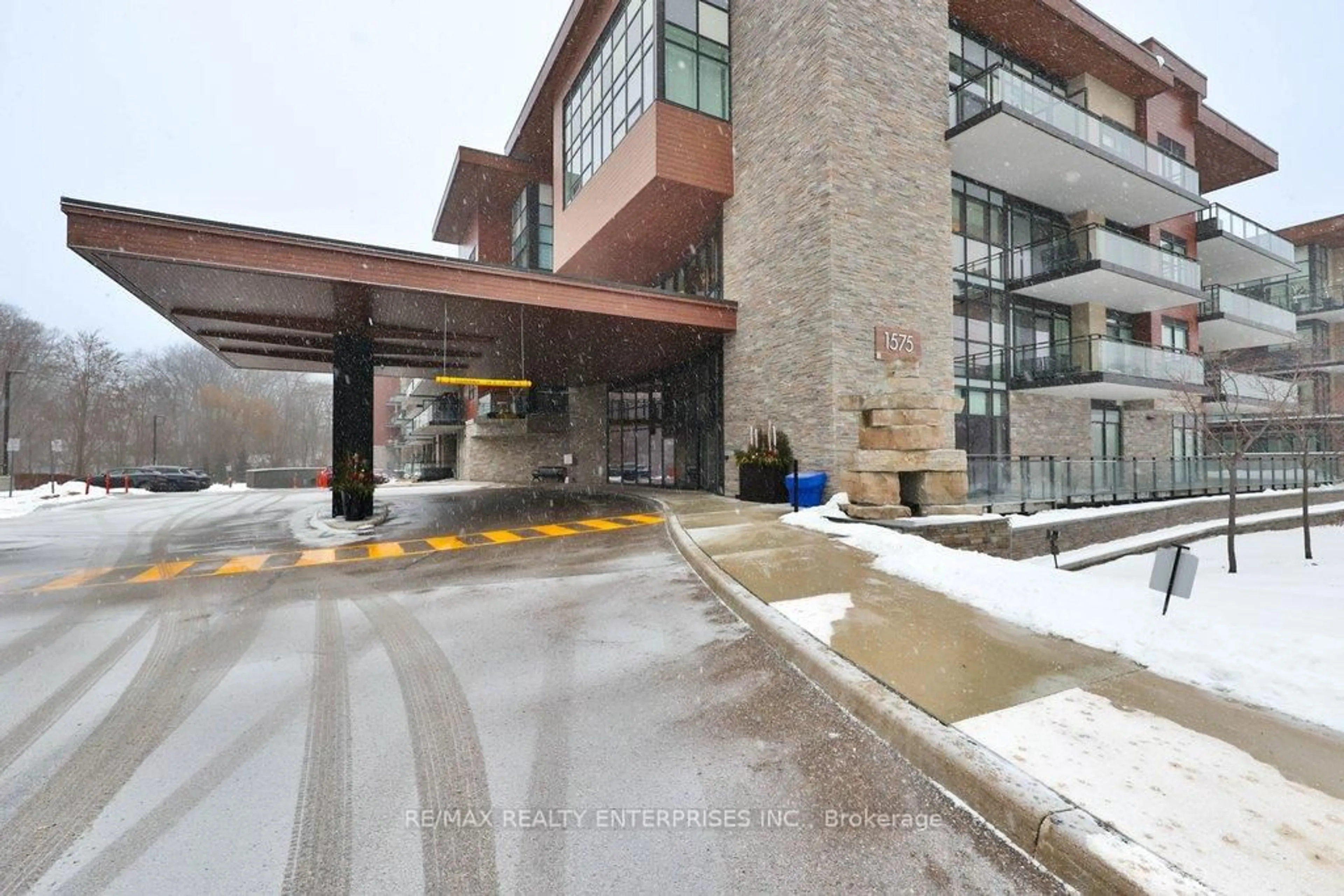 Unknown for 1575 Lakeshore Rd #222, Mississauga Ontario L5J 0B1