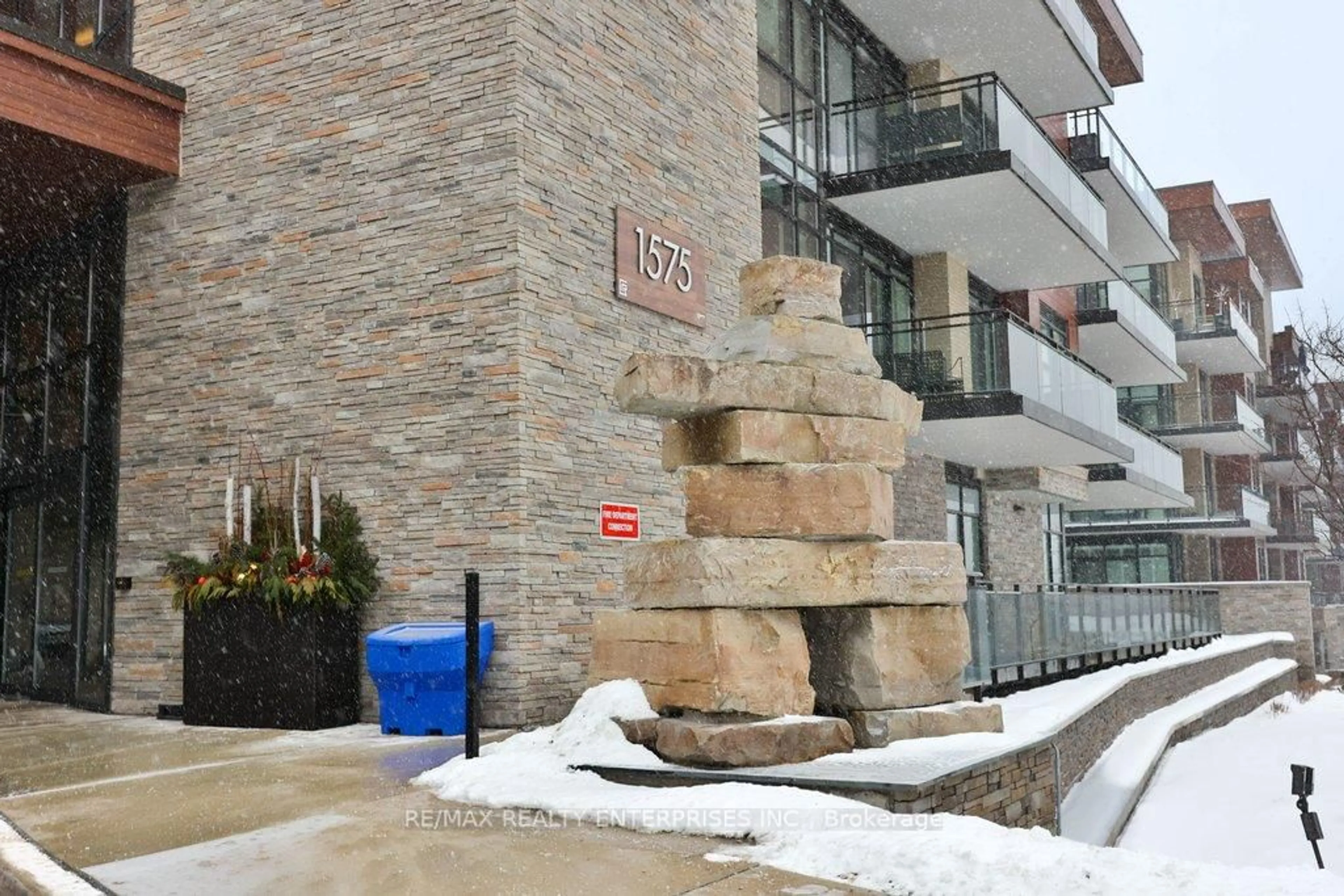 Unknown for 1575 Lakeshore Rd #222, Mississauga Ontario L5J 0B1