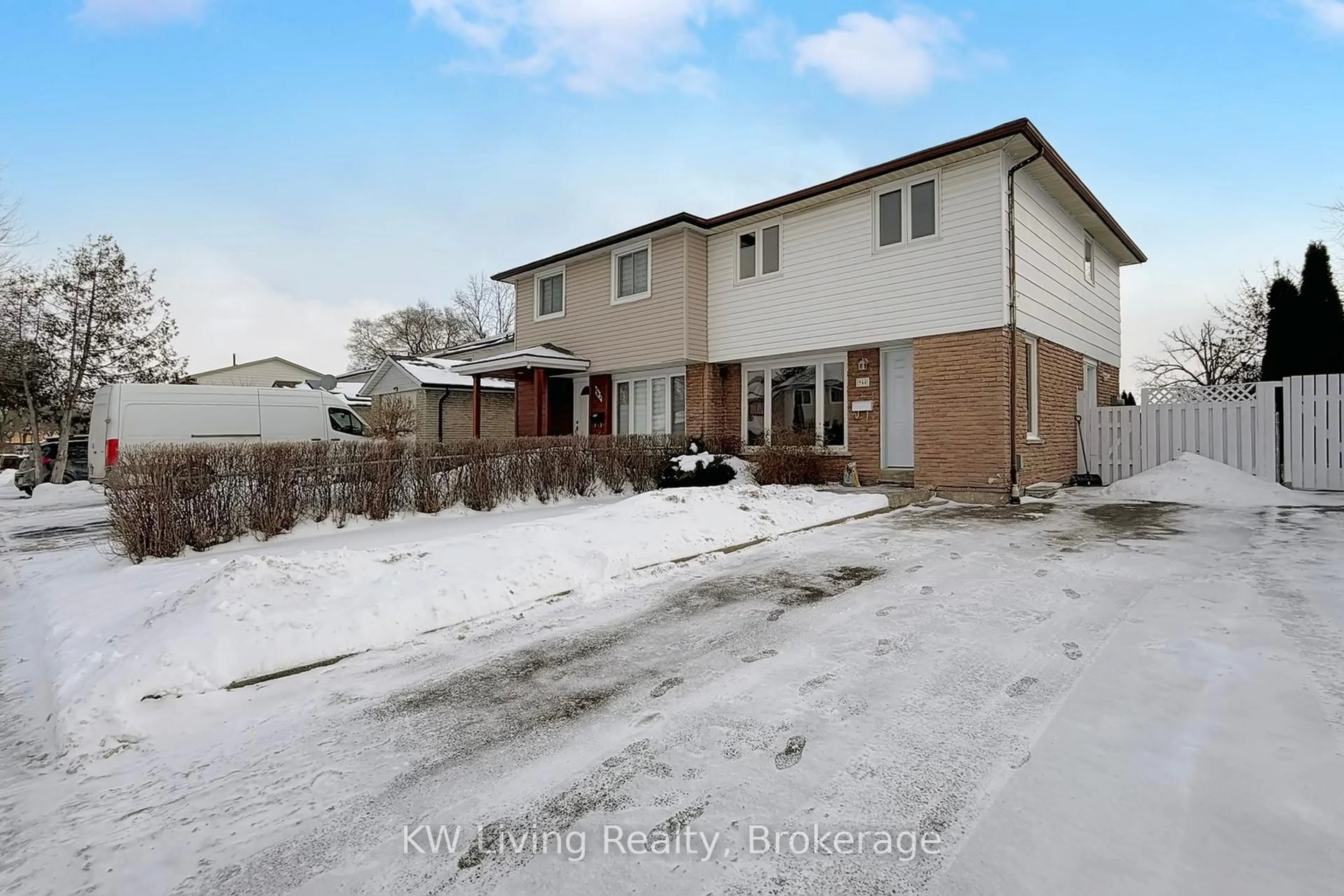 Unknown for 944 Blairholm Ave, Mississauga Ontario L5C 1G4