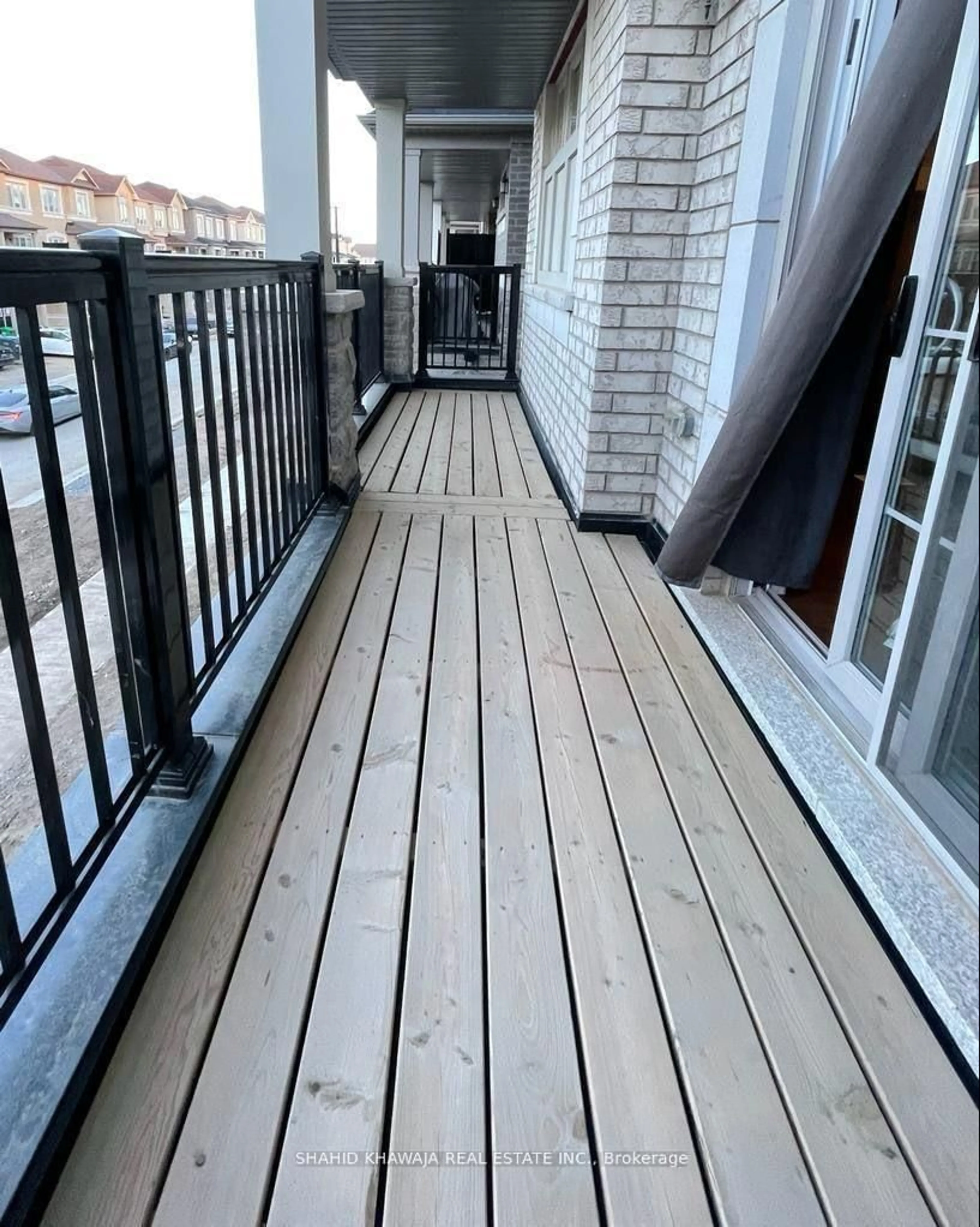 Balcony in the apartment, street for 68 Hashmi Pl, Brampton Ontario L6Y 6J9