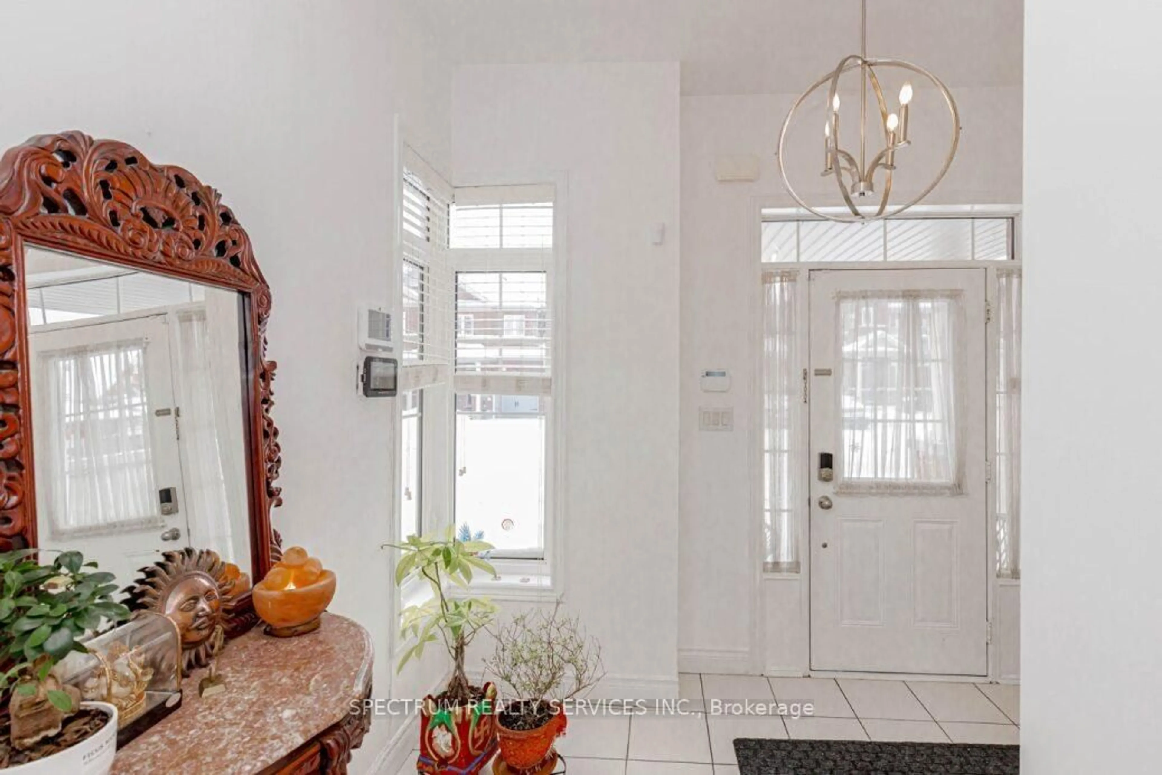 Indoor entryway for 97 Kempenfelt Tr, Brampton Ontario L7A 0A7