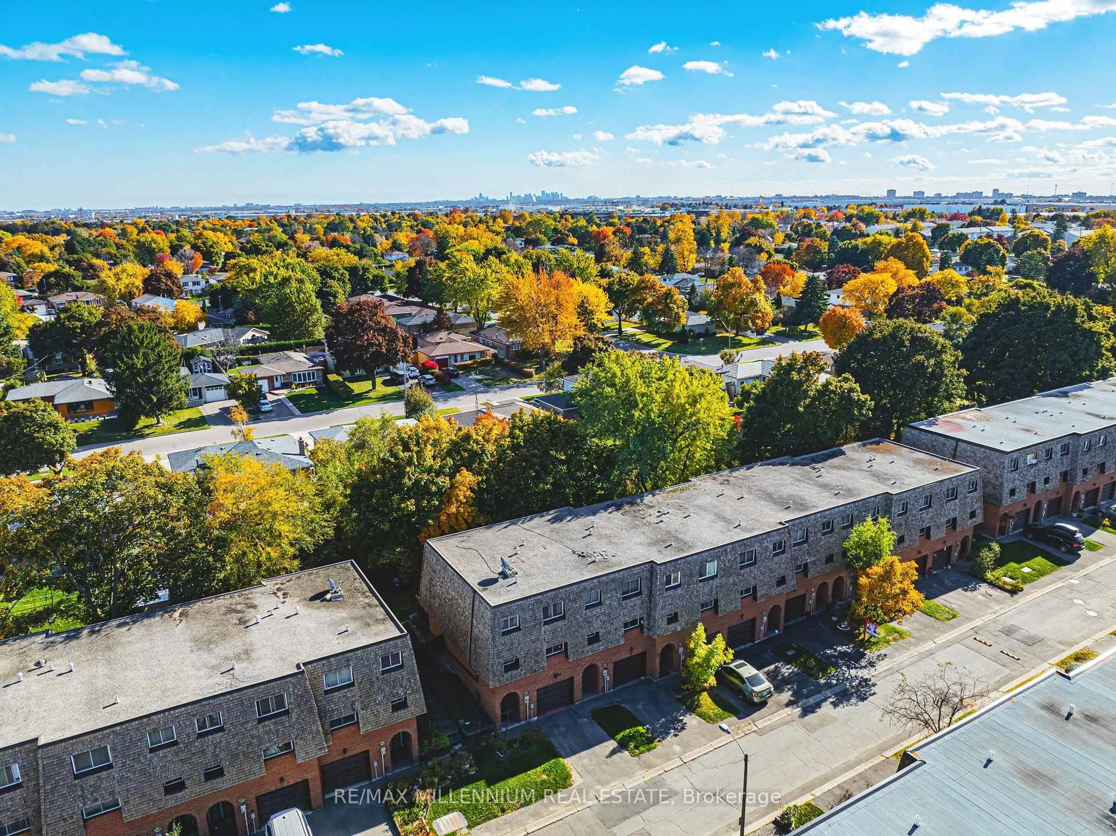 A pic from outside/outdoor area/front of a property/back of a property/a pic from drone, city buildings view from balcony for 55 Briar Path, Brampton Ontario L6T 2A3