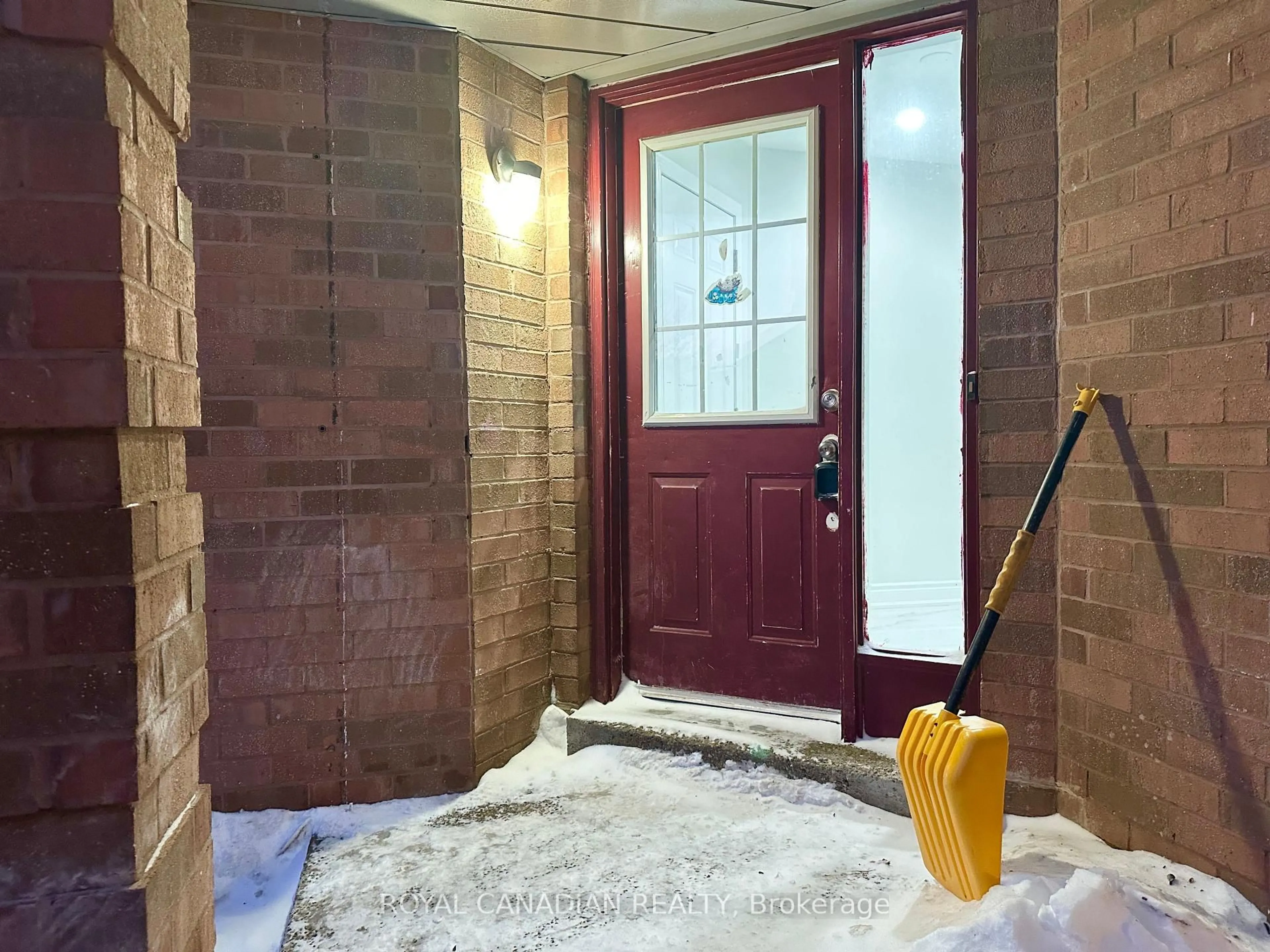 Indoor entryway for 17 Trammell Lane, Brampton Ontario L6Y 4J3