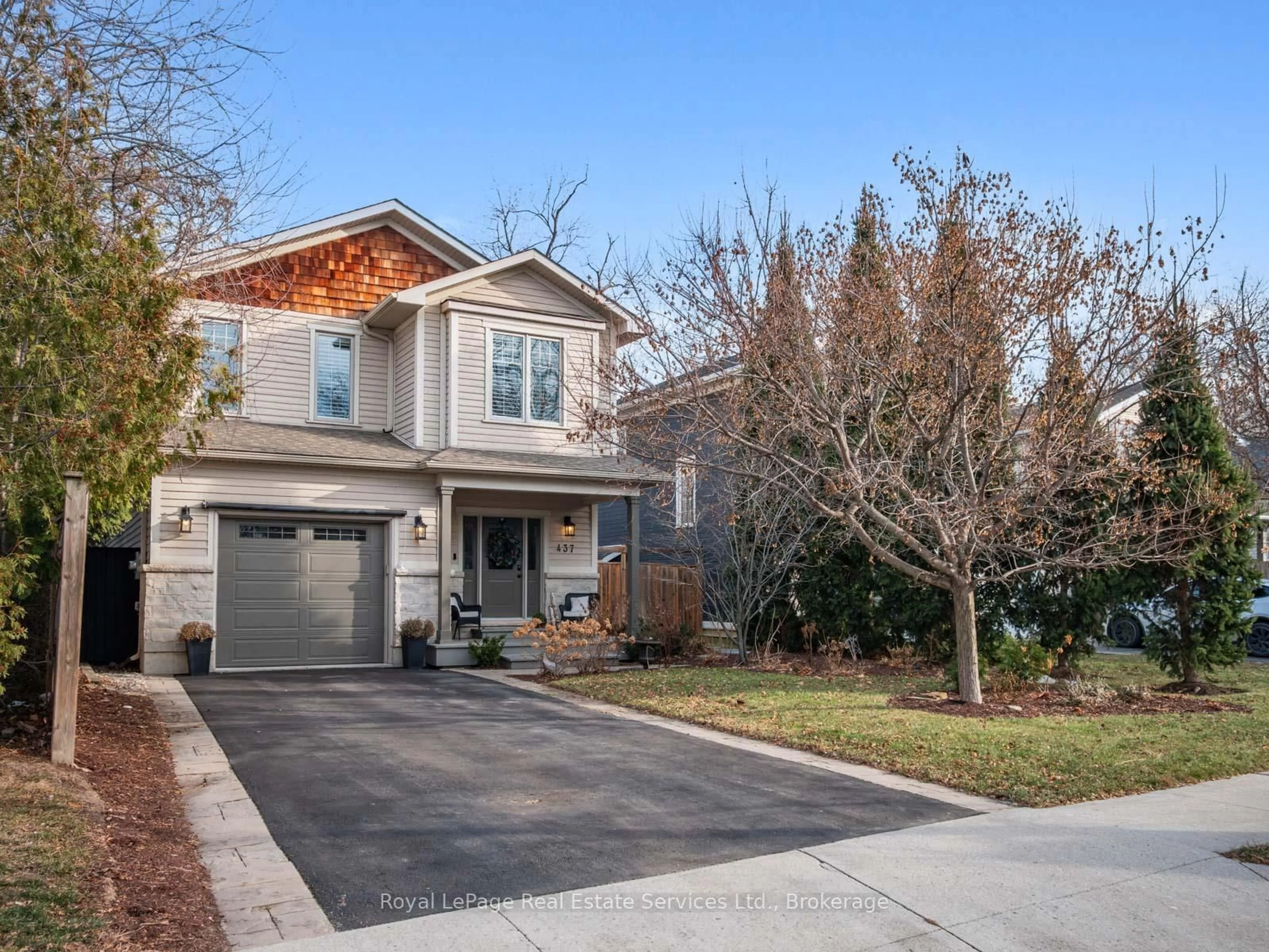 Home with brick exterior material, street for 437 Inglehart St, Oakville Ontario L6J 3J5