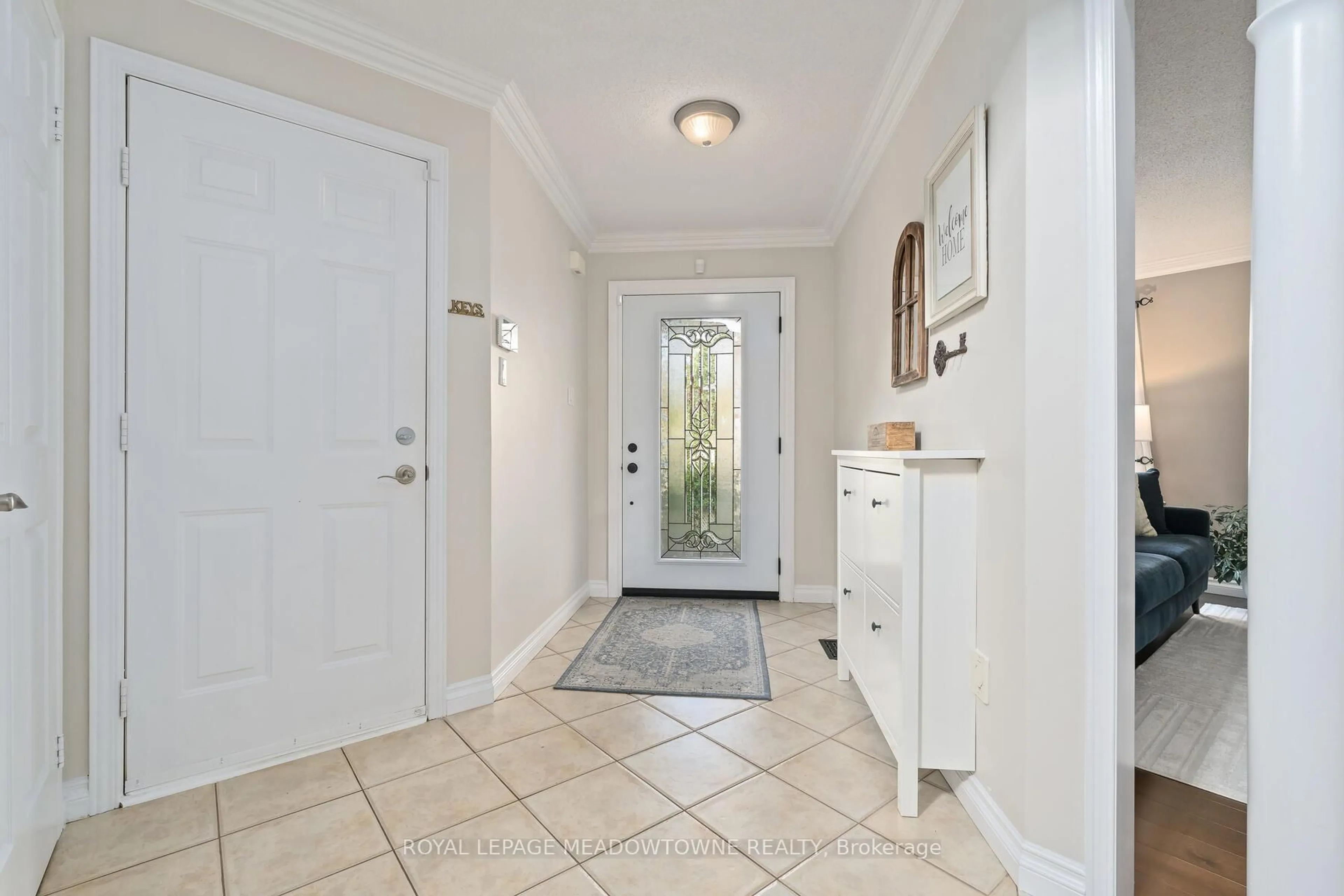 Indoor entryway for 95 Standish St, Halton Hills Ontario L7G 5W3