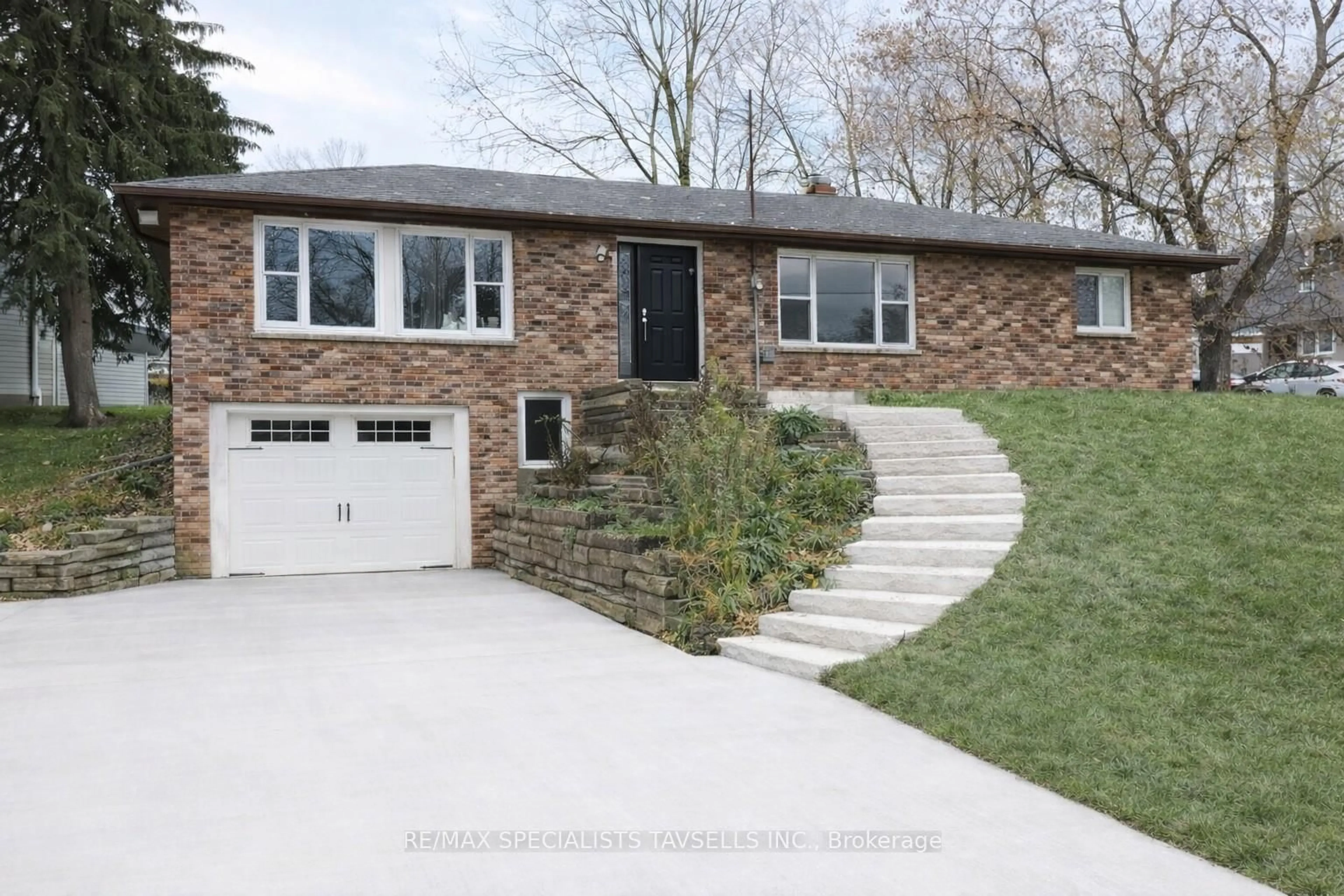 Home with brick exterior material, street for 10 Victoria St, Caledon Ontario L7C 1G7