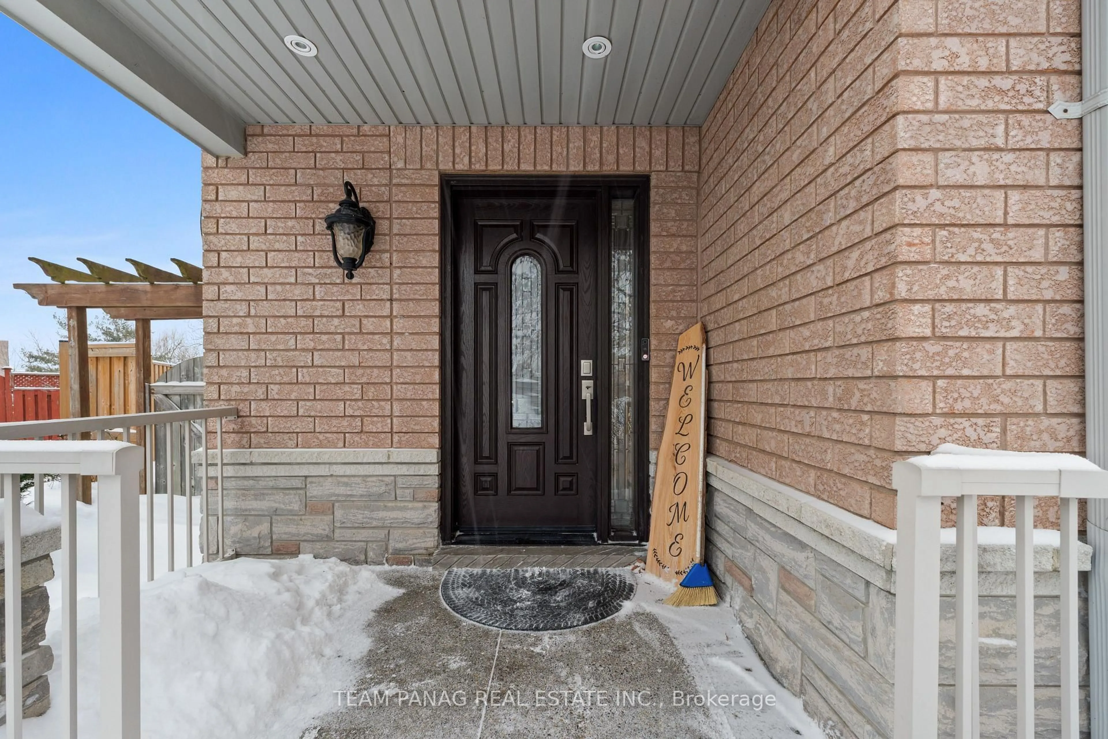 Indoor entryway for 52 Pacific Wind Cres, Brampton Ontario L6R 2B1