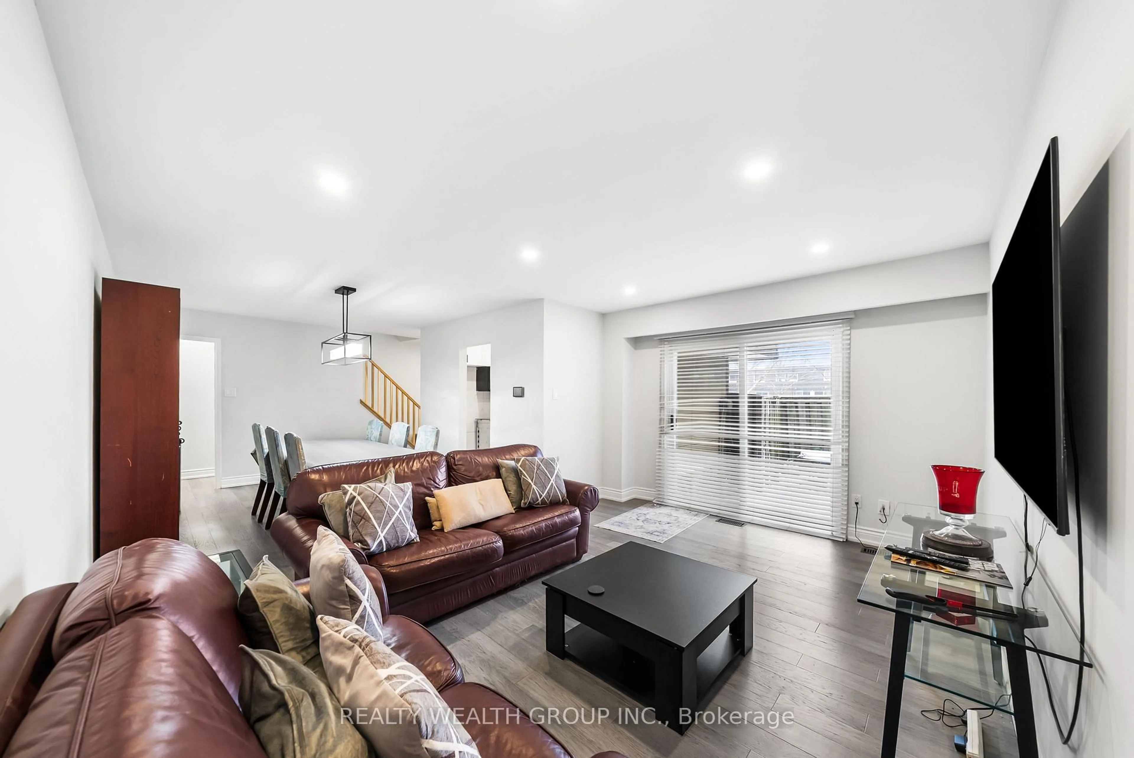 Living room with furniture, unknown for 521 Timber Lane #39, Burlington Ontario L7L 4B1