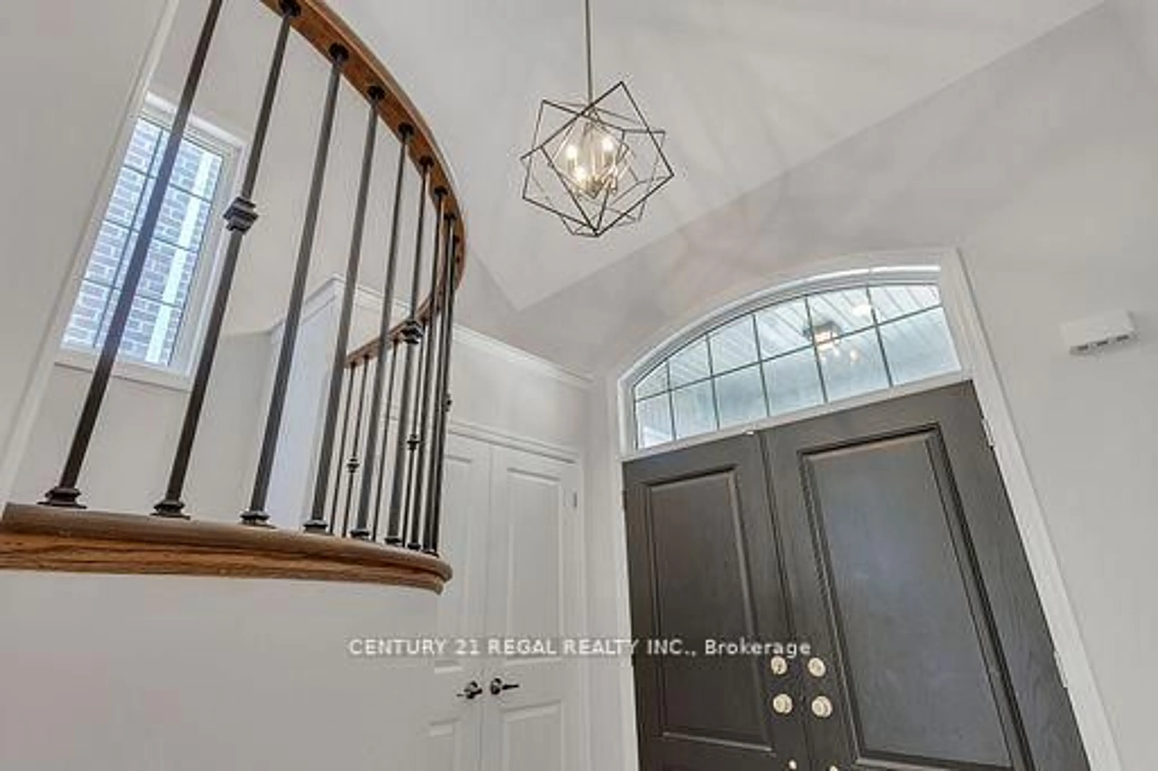 Indoor entryway for 140 Cherryhurst Rd, Oakville Ontario L6M 0W1