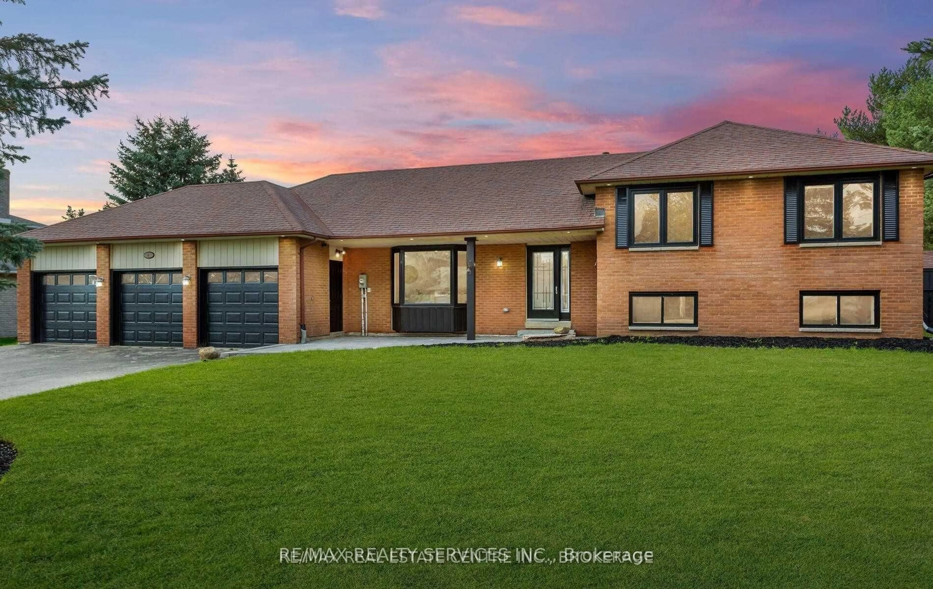 Home with brick exterior material, unknown for 4 Blue Horizon Crt, Caledon Ontario L7K 0V1