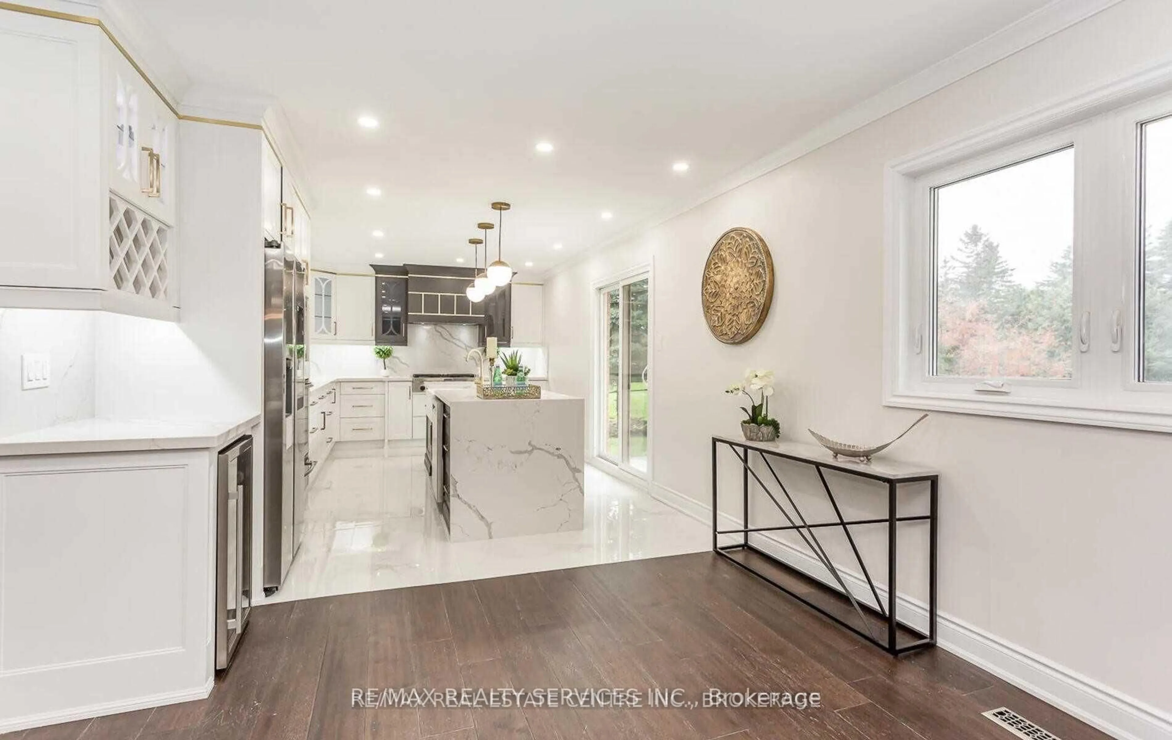 Open concept kitchen, ceramic/tile floor for 4 Blue Horizon Crt, Caledon Ontario L7K 0V1