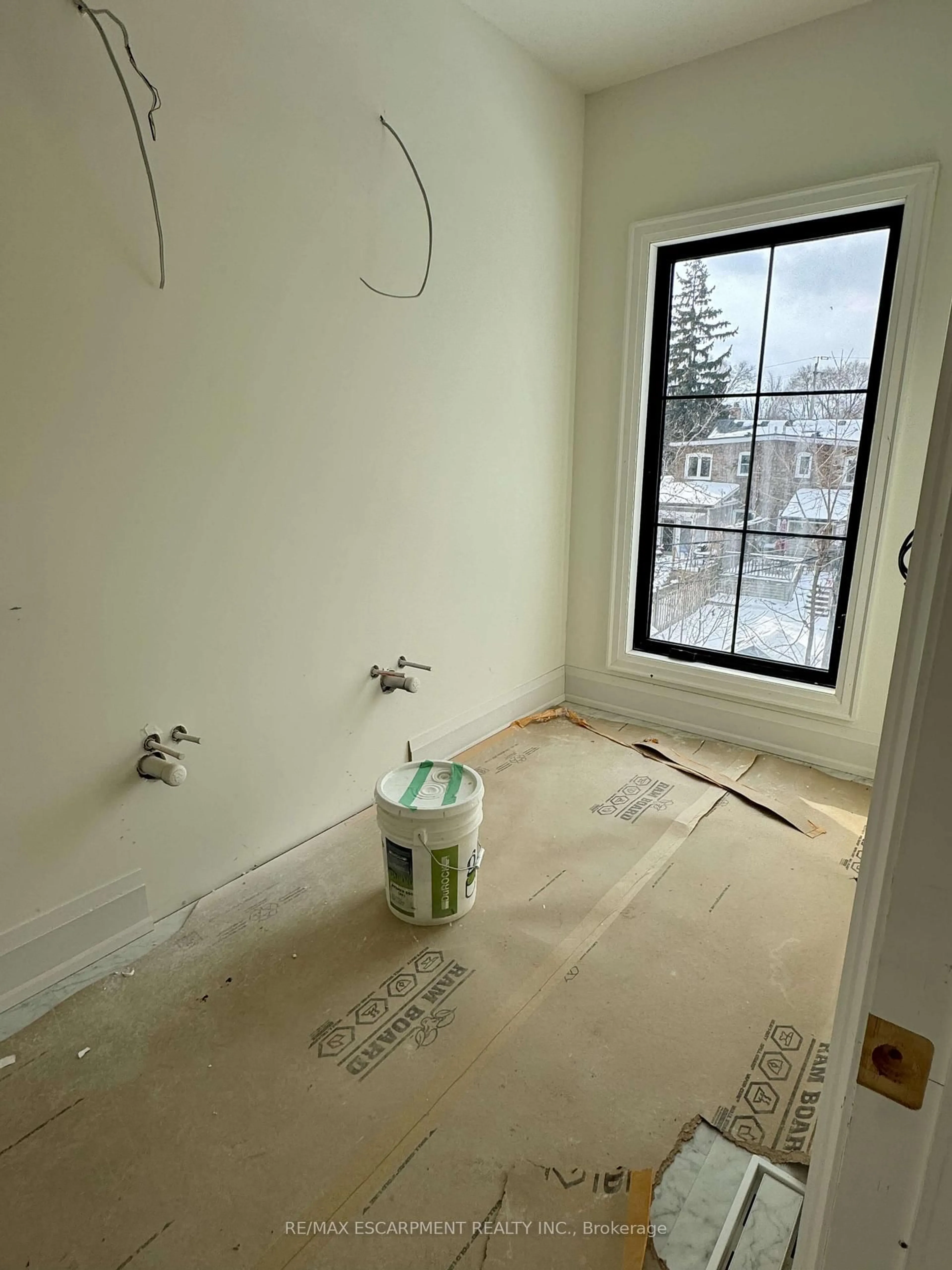 A pic of a room for 92 FIFTH St, Toronto Ontario M8V 2Z3