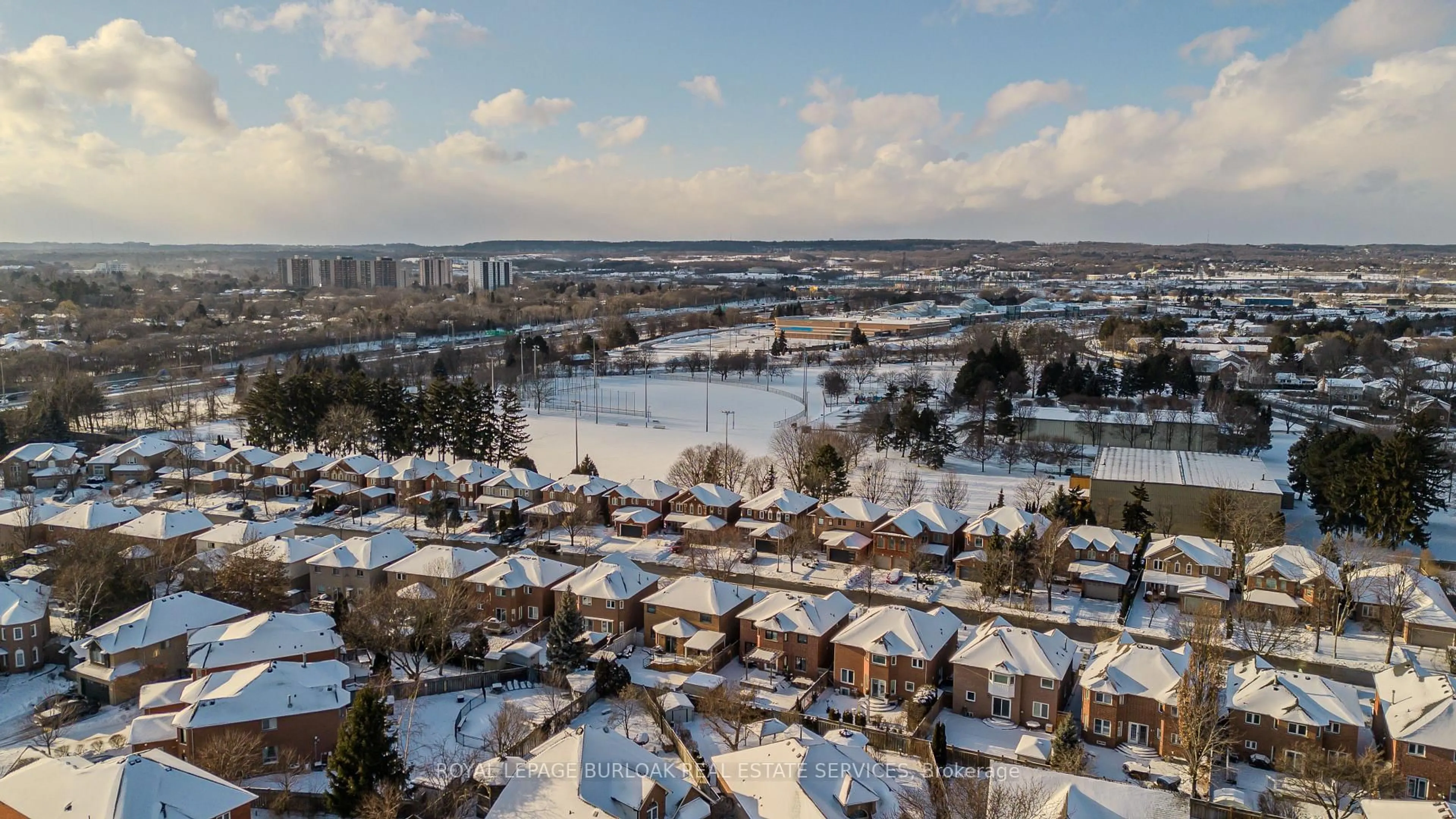 A pic from outside/outdoor area/front of a property/back of a property/a pic from drone, water/lake/river/ocean view for 1146 Augustus Dr, Burlington Ontario L7S 2K6