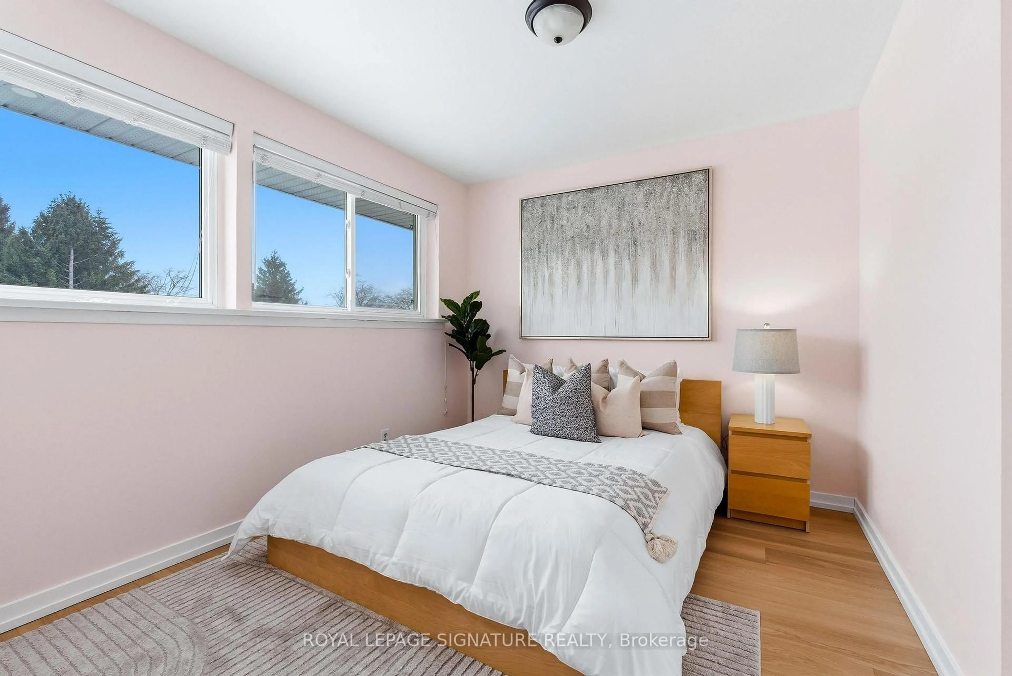 Bedroom with bed, wood/laminate floor for 1271 Canford Cres, Mississauga Ontario L5J 3M9