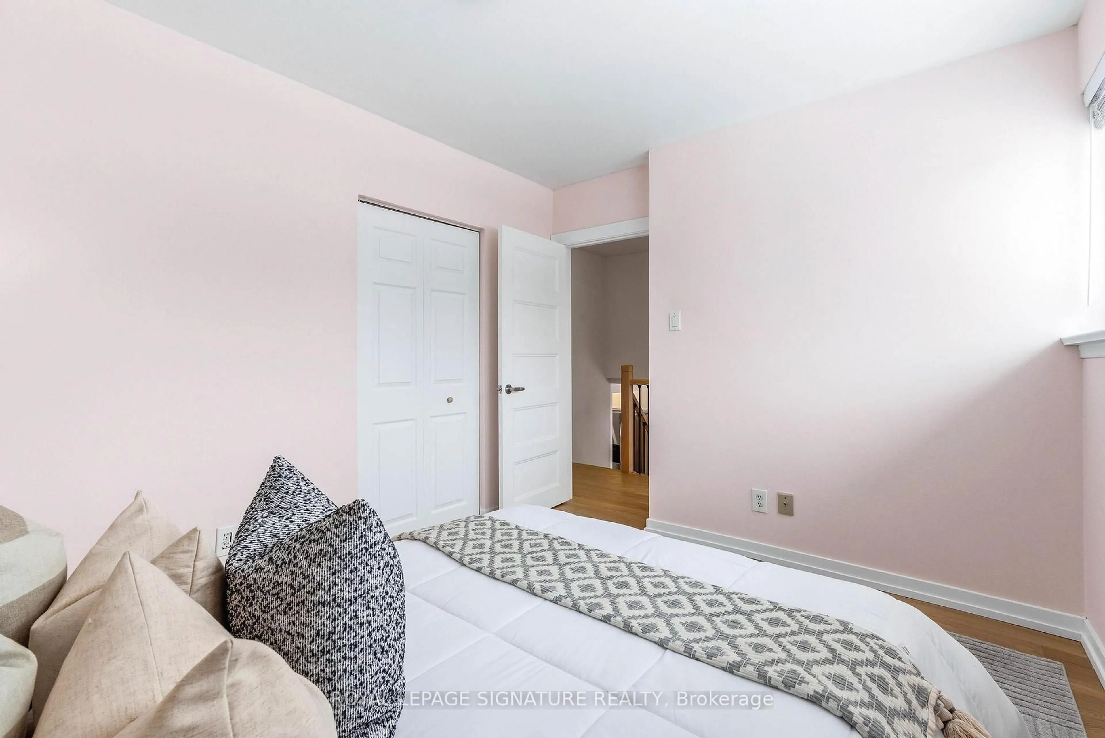 Bedroom with bed, unknown for 1271 Canford Cres, Mississauga Ontario L5J 3M9