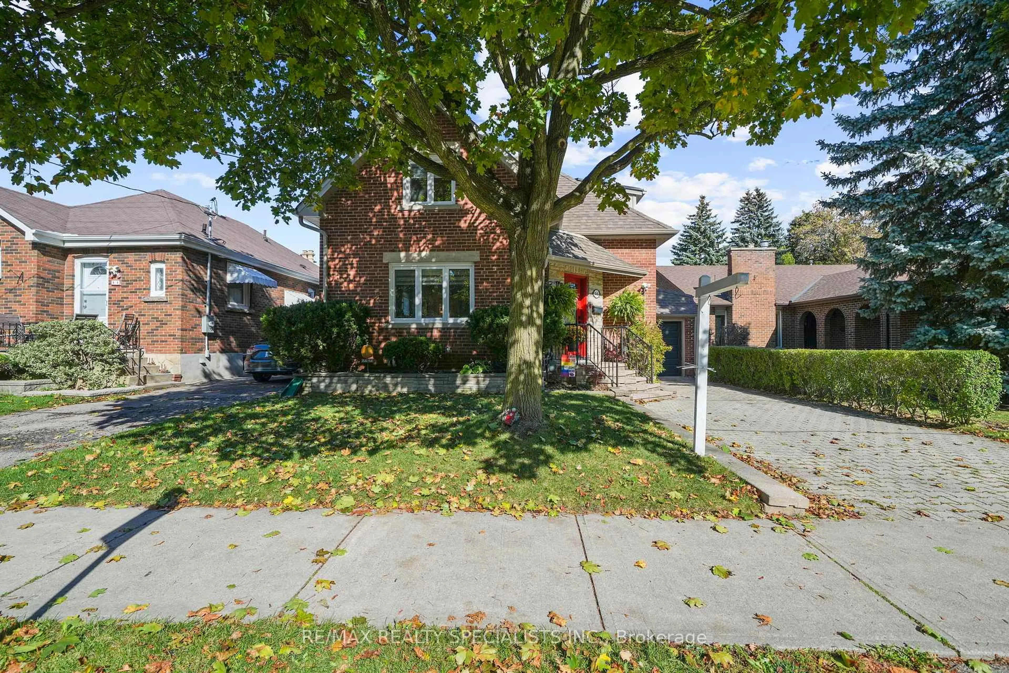 Home with brick exterior material, street for 46 Elizabeth St, Brampton Ontario L6Y 1R1