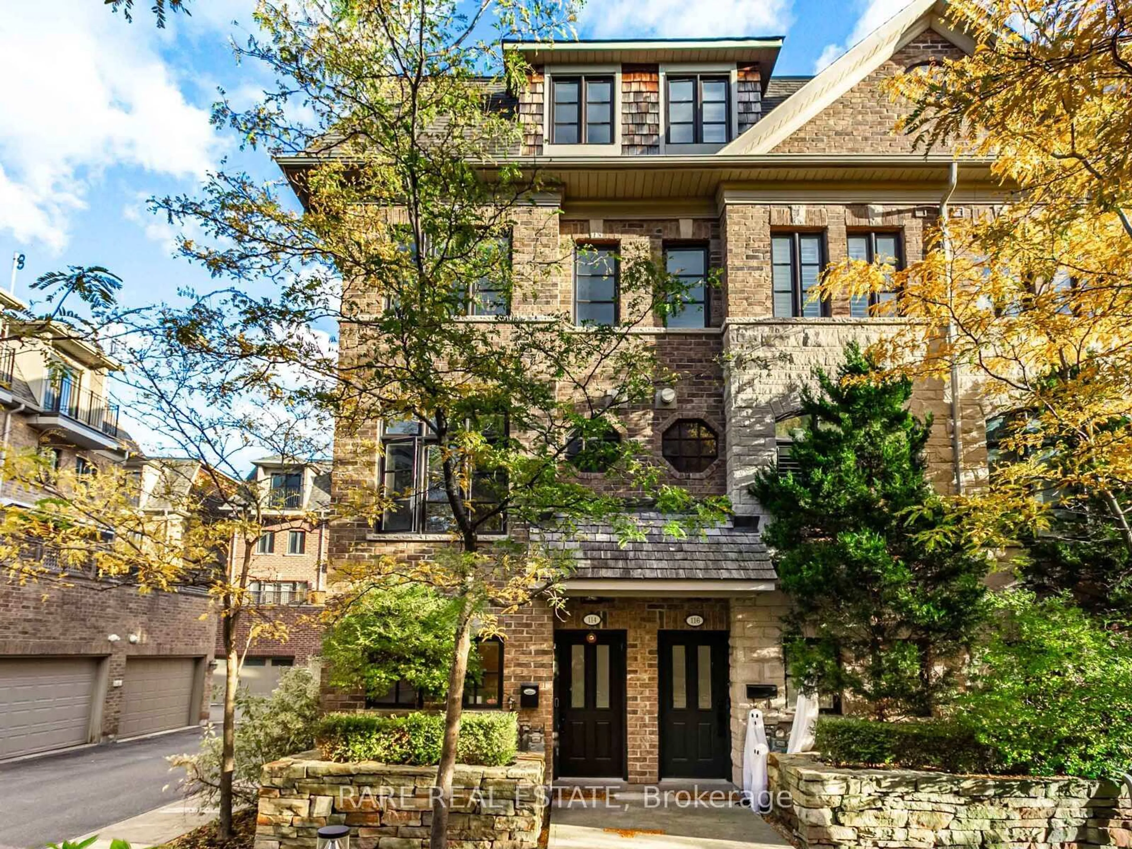 Home with brick exterior material, street for 1812 Burnhamthorpe Rd #114, Mississauga Ontario L4X 0A3