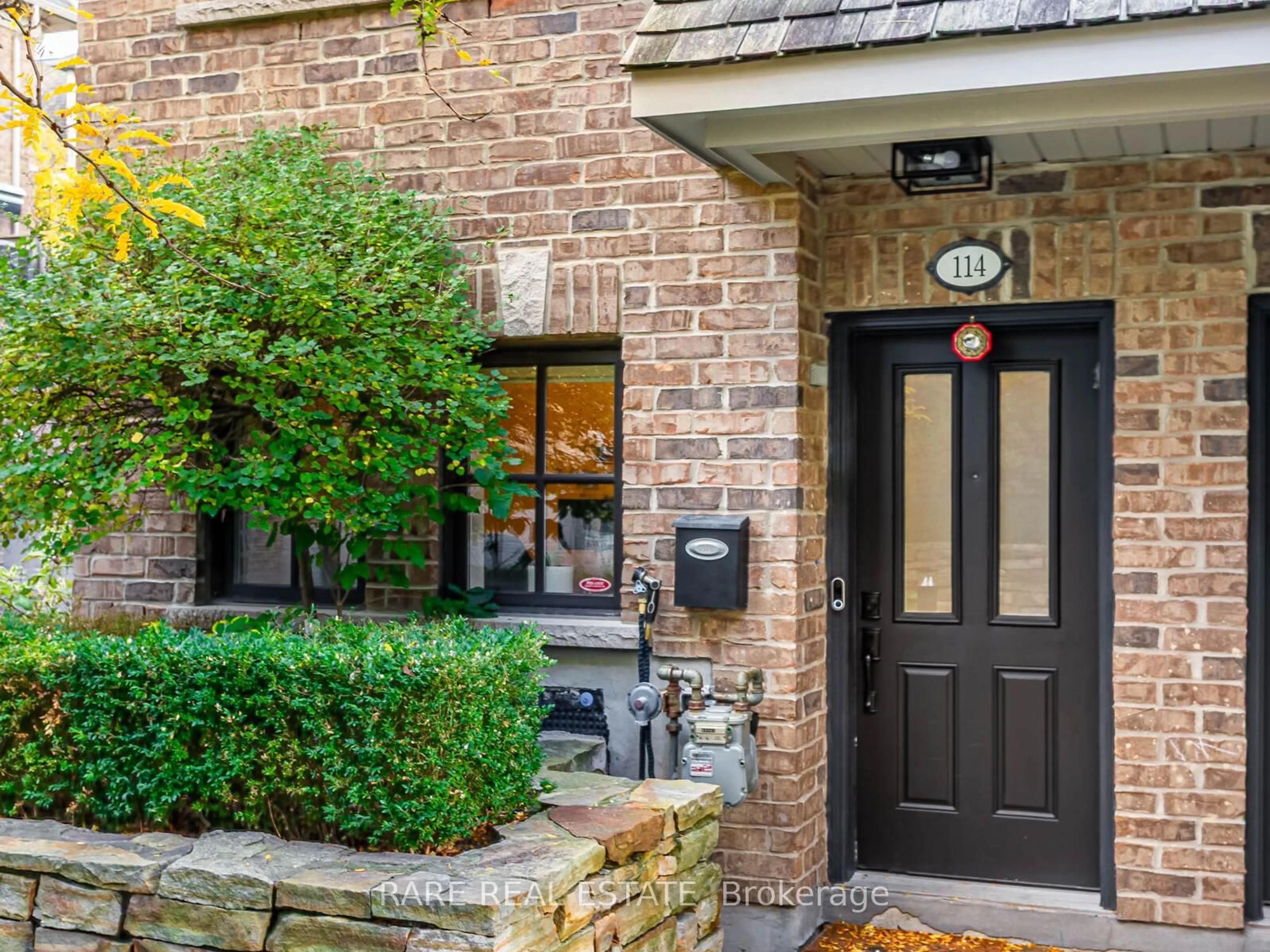 Indoor entryway for 1812 Burnhamthorpe Rd #114, Mississauga Ontario L4X 0A3