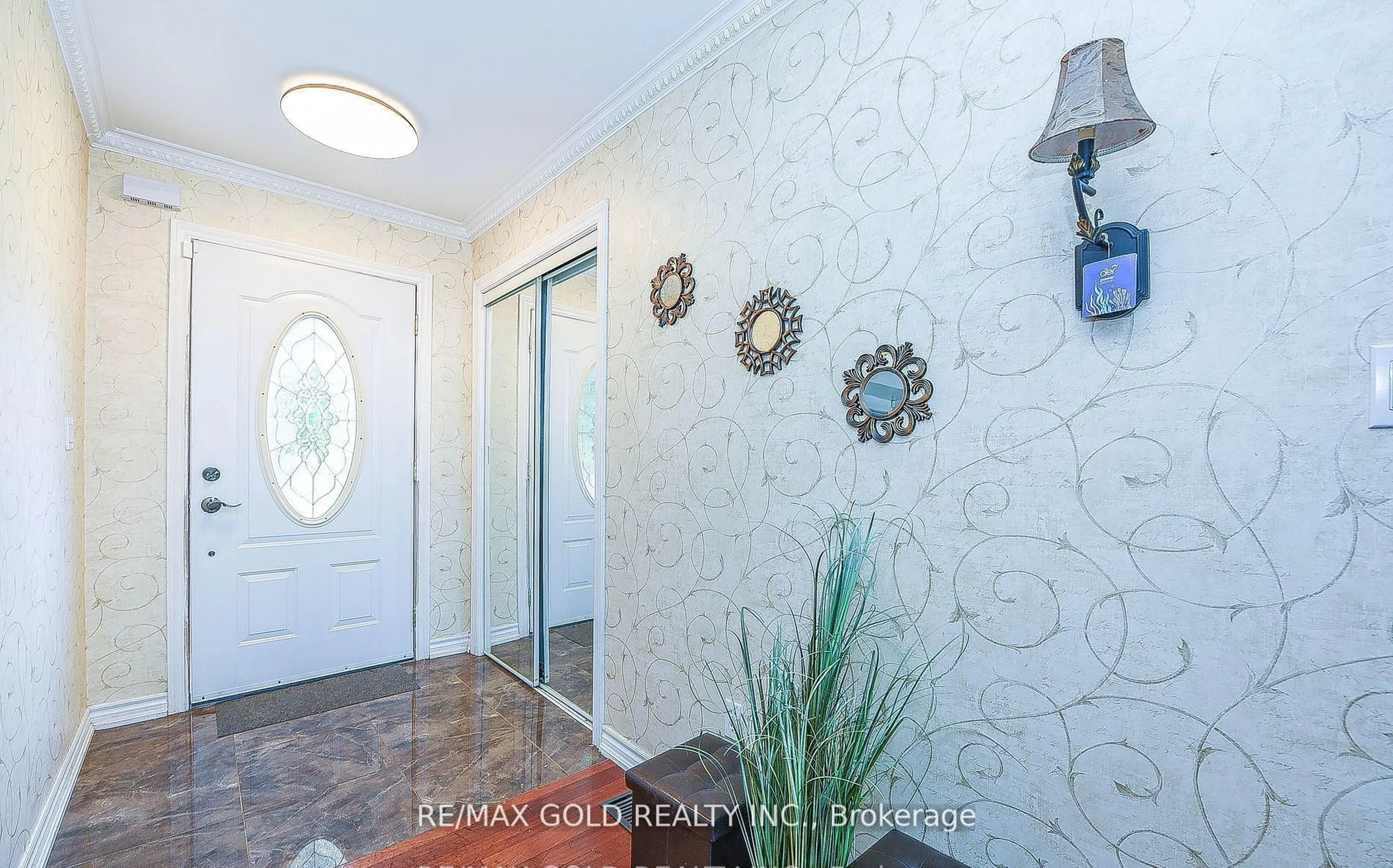 Indoor entryway for 13 Foster Rd, Mississauga Ontario L4T 1C3