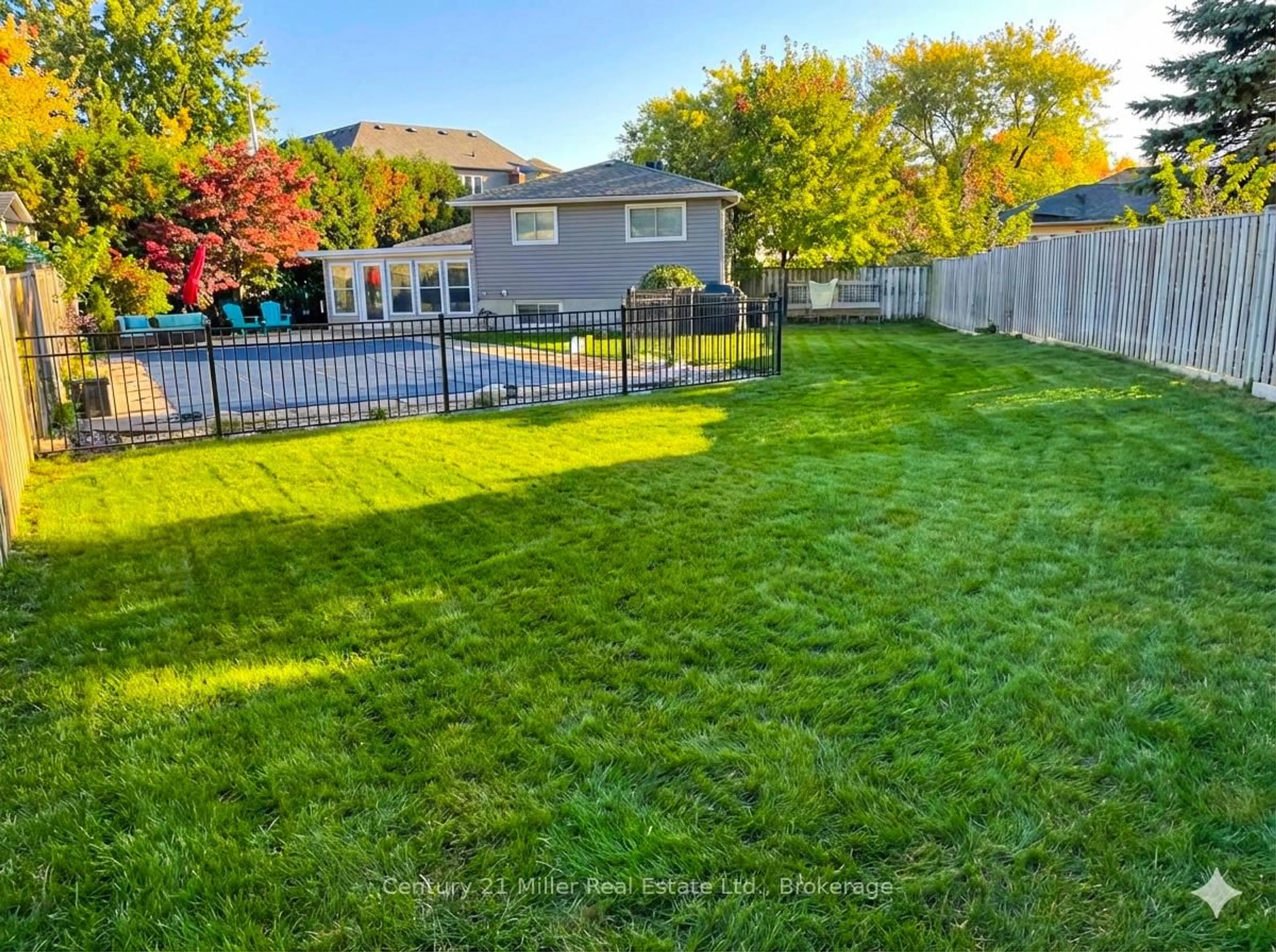 A pic from outside/outdoor area/front of a property/back of a property/a pic from drone, water/lake/river/ocean view for 2225 Wyandotte Dr, Oakville Ontario L6L 2T4