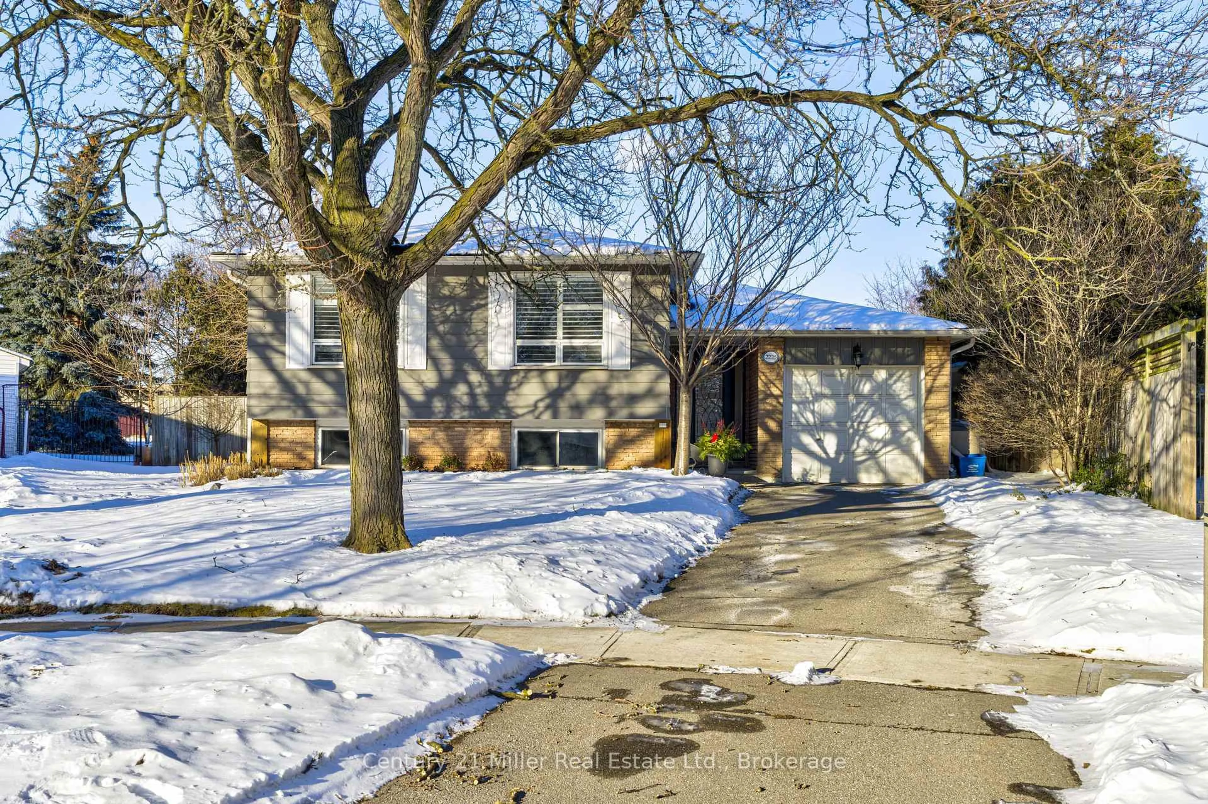 Home with brick exterior material, street for 2225 Wyandotte Dr, Oakville Ontario L6L 2T4