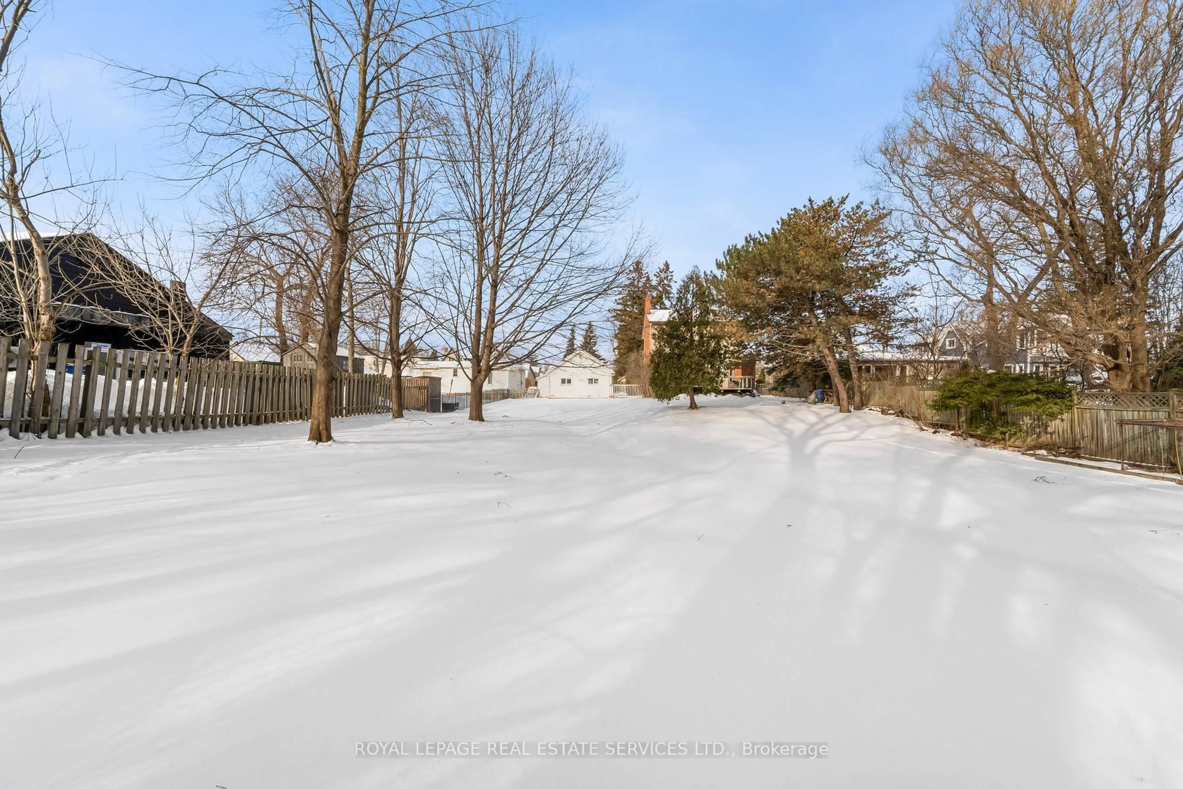 Patio, street for 2386 Sovereign St, Oakville Ontario L6L 1L8