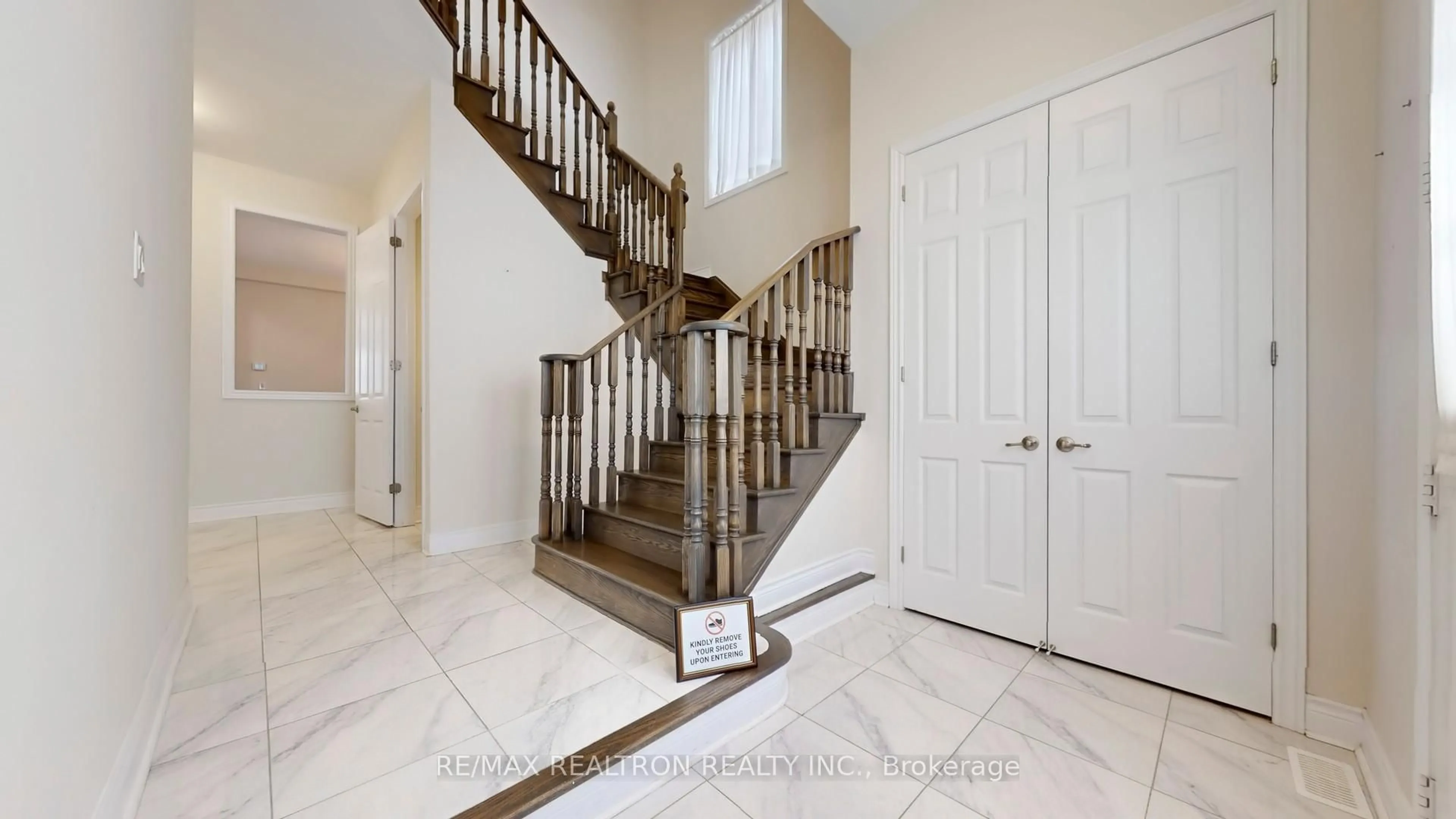 Unknown for 19 Monarch Dr, Halton Hills Ontario L7G 0H9