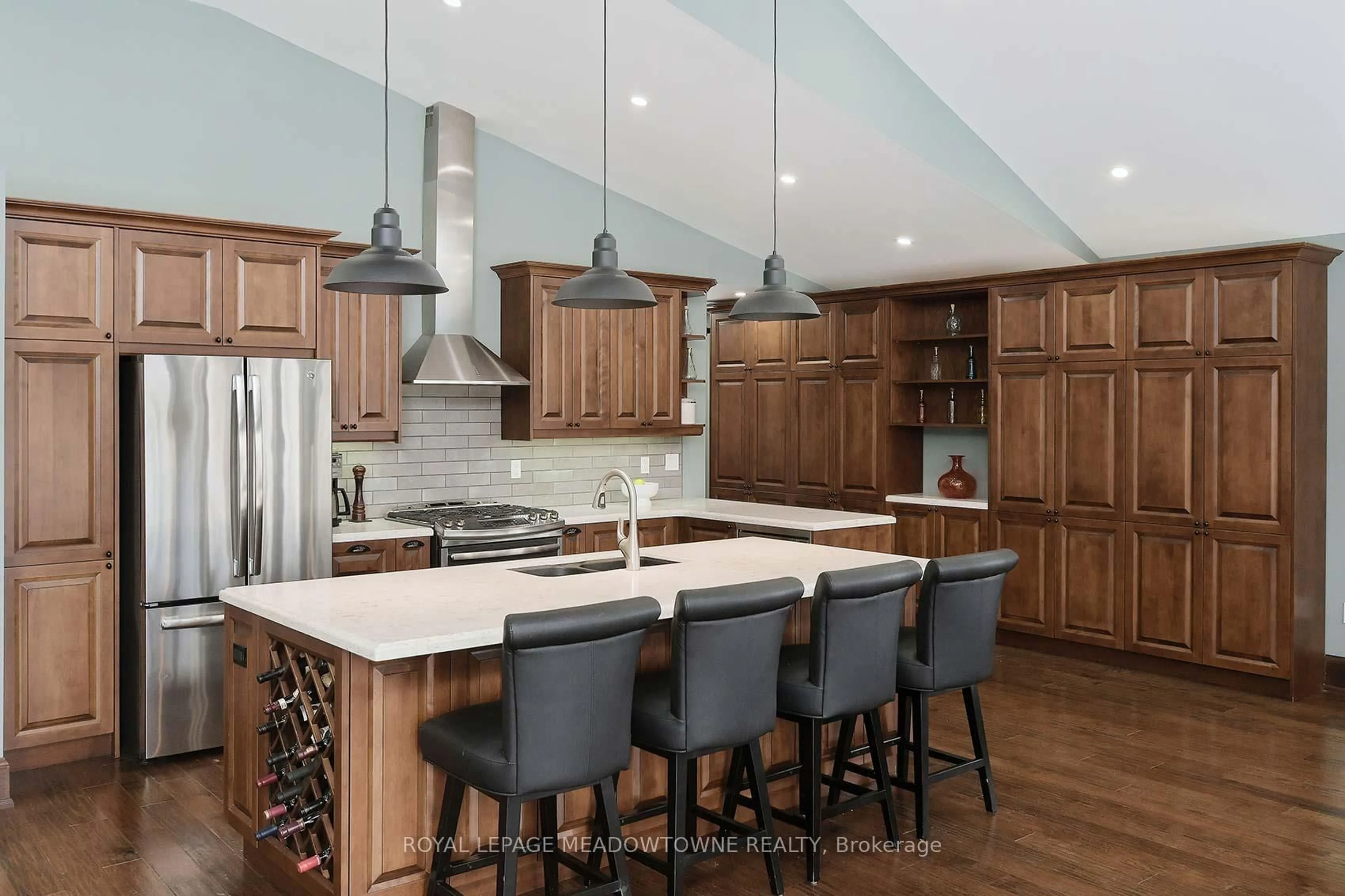 Contemporary kitchen, unknown for 307 Queen St, Mississauga Ontario L5M 1L9