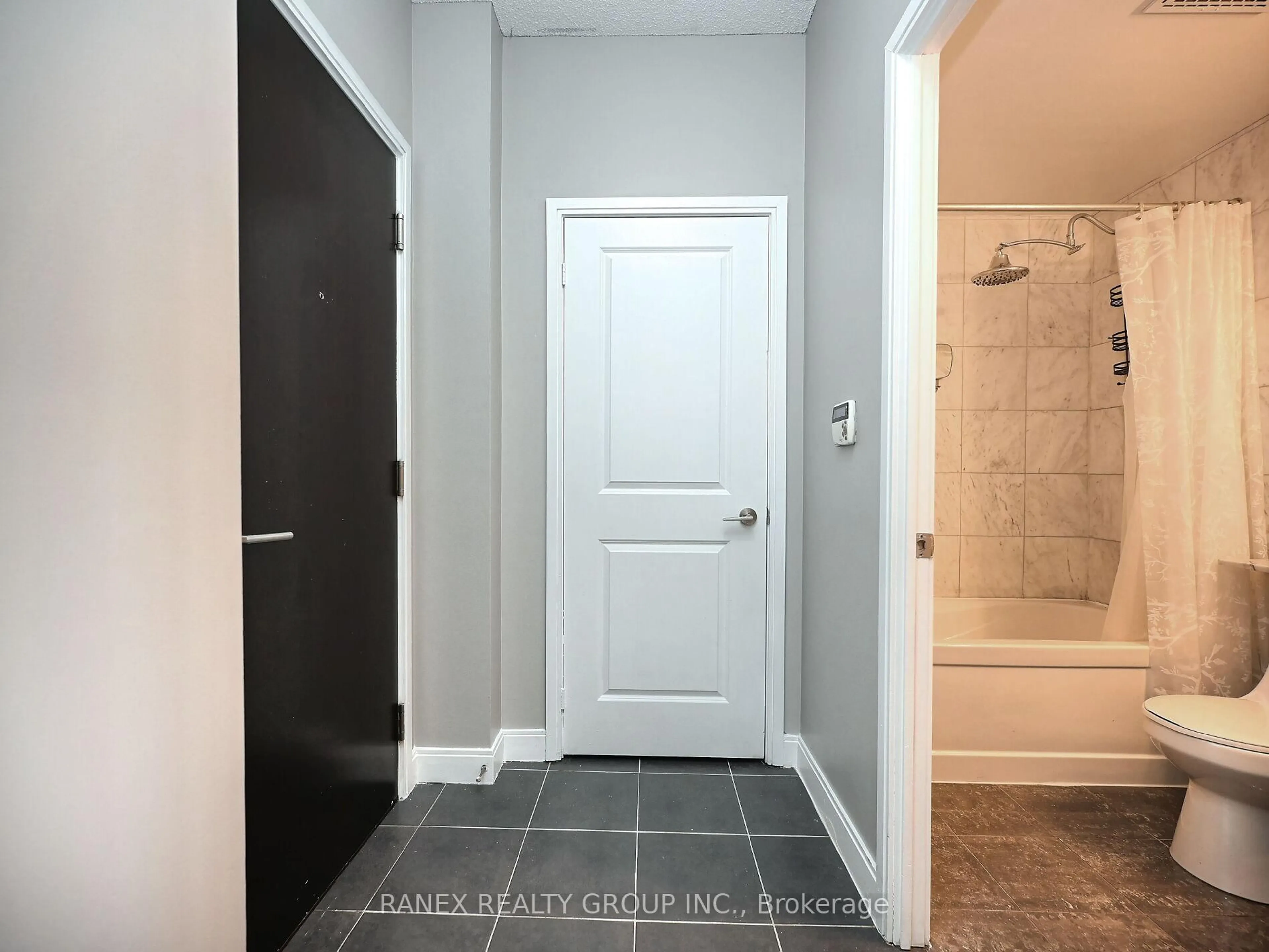 Indoor entryway for 50 Absolute Ave #3604, Mississauga Ontario L4Z 0A8