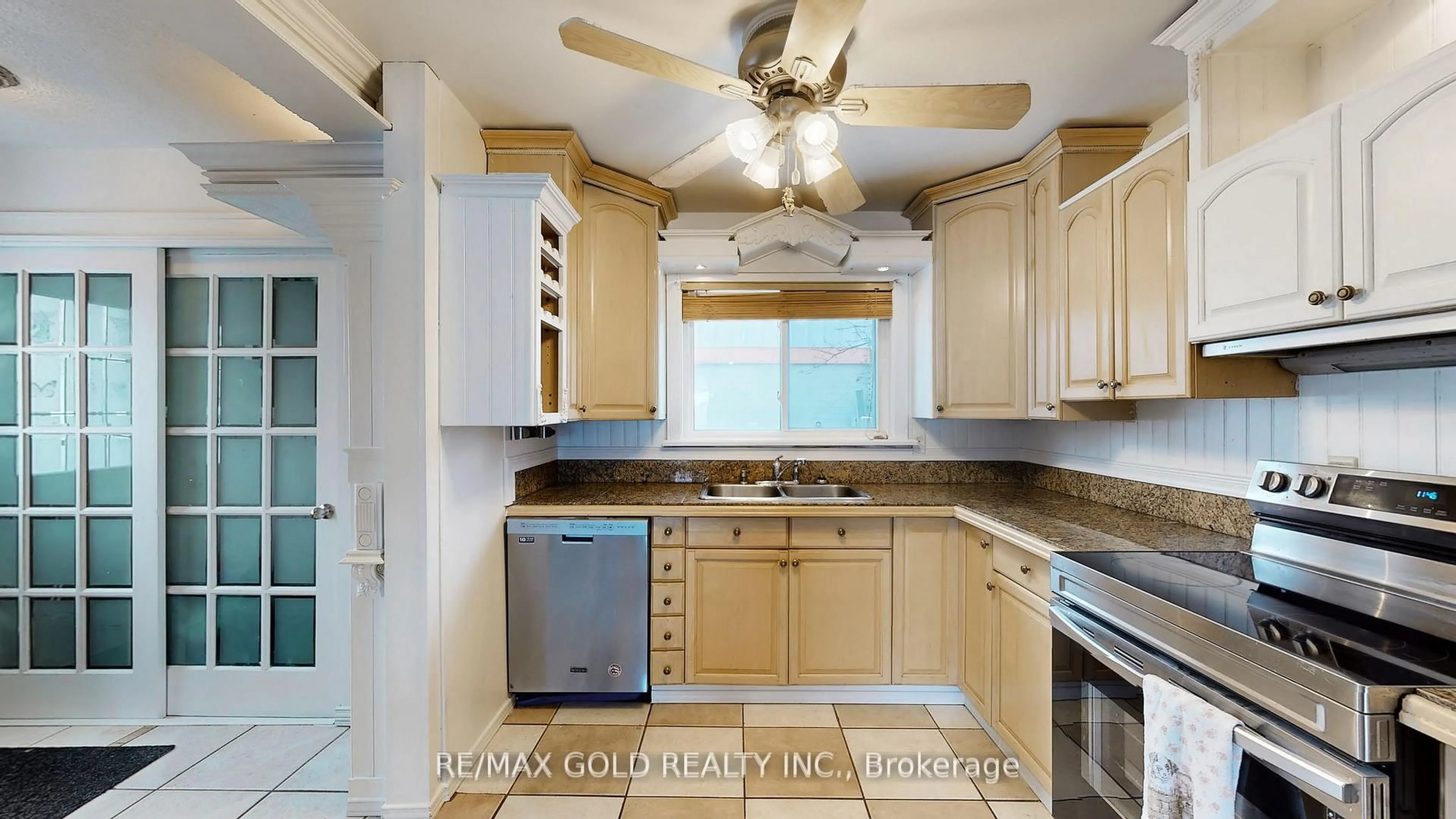 Standard kitchen, unknown for 3 Hemlark Crt, Brampton Ontario L6S 2B7