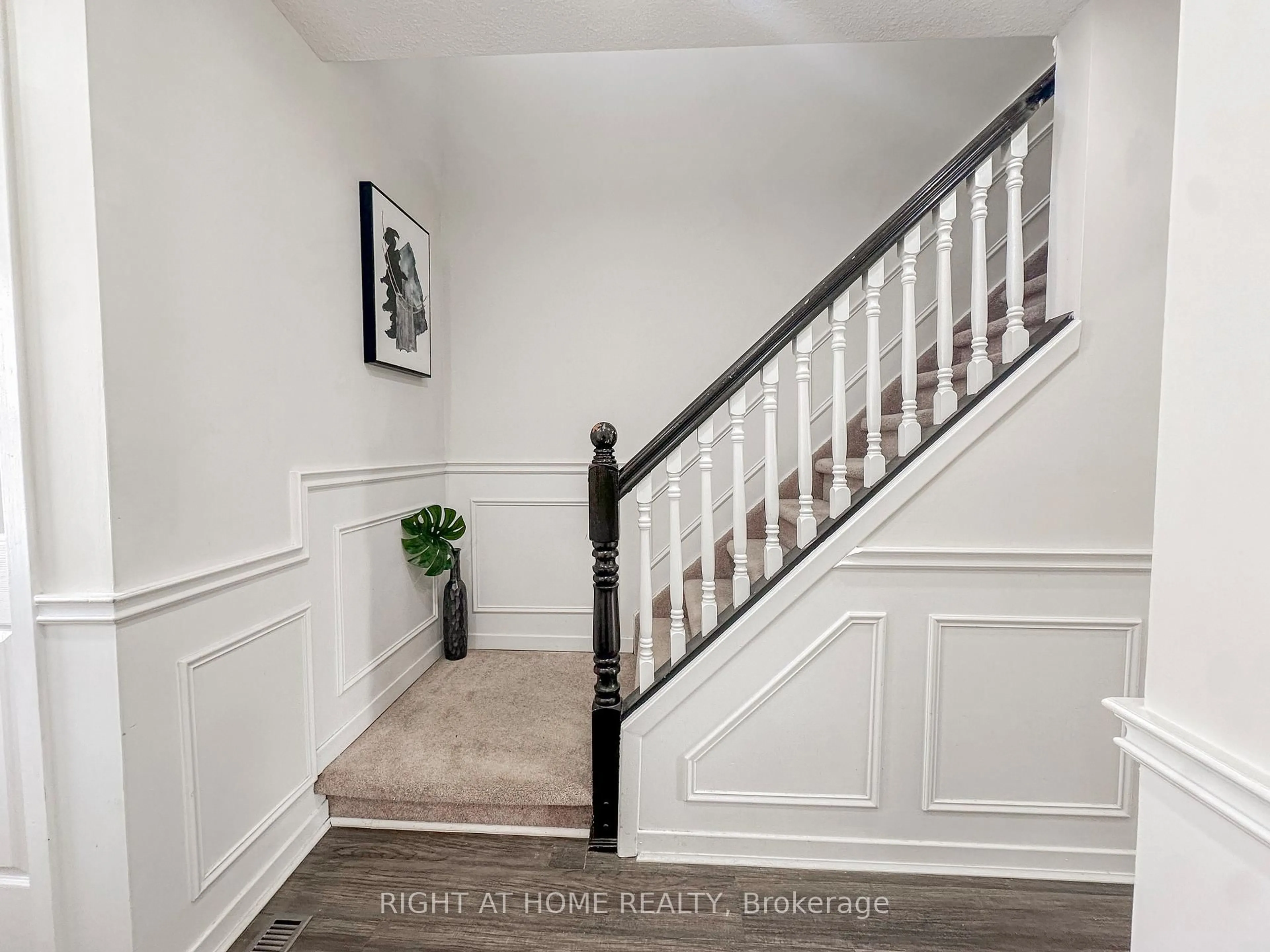 Stairs for 561 Childs Dr #24, Milton Ontario L9T 3Z1