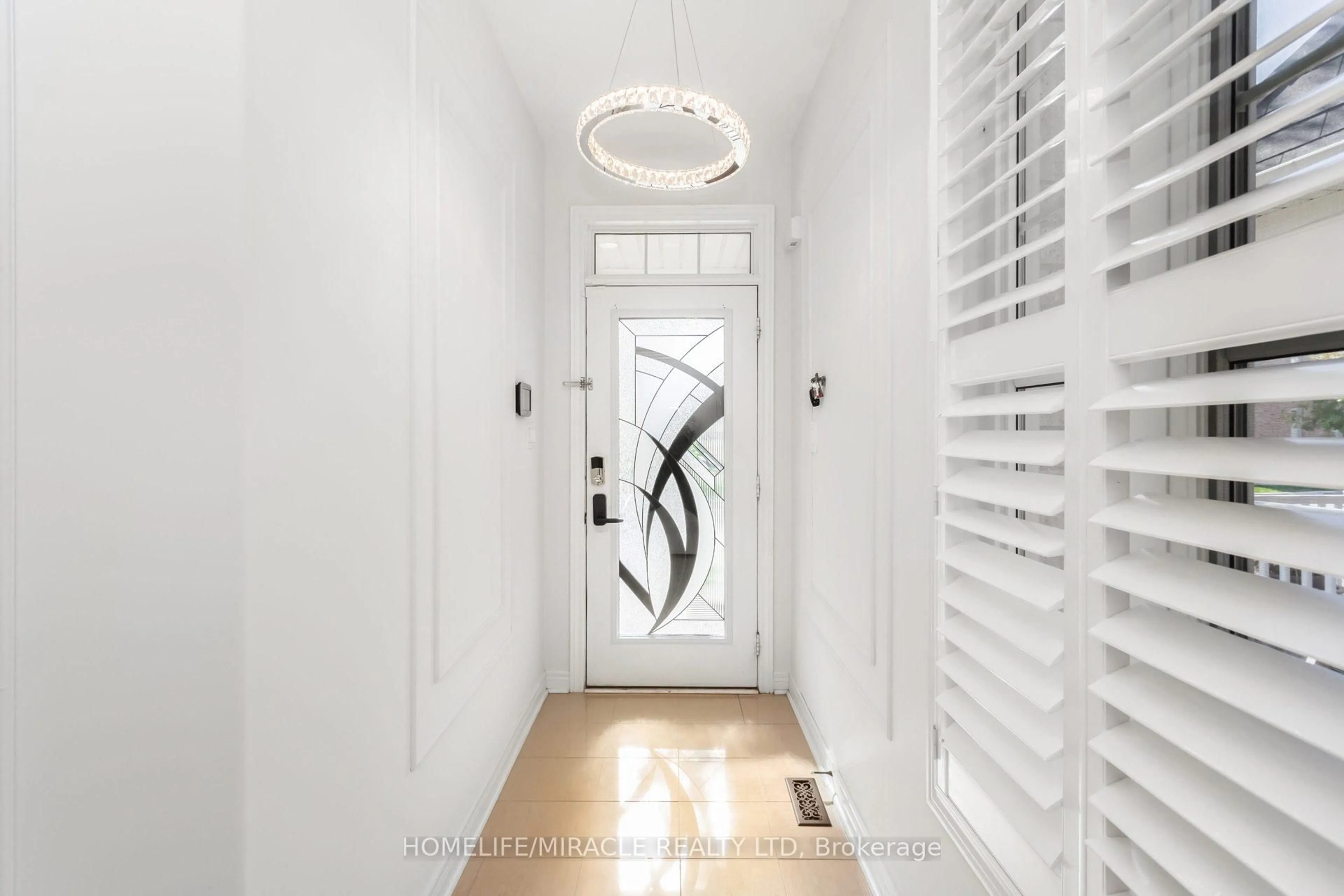 Indoor entryway for 452 Nairn Circ, Milton Ontario L9T 8A6