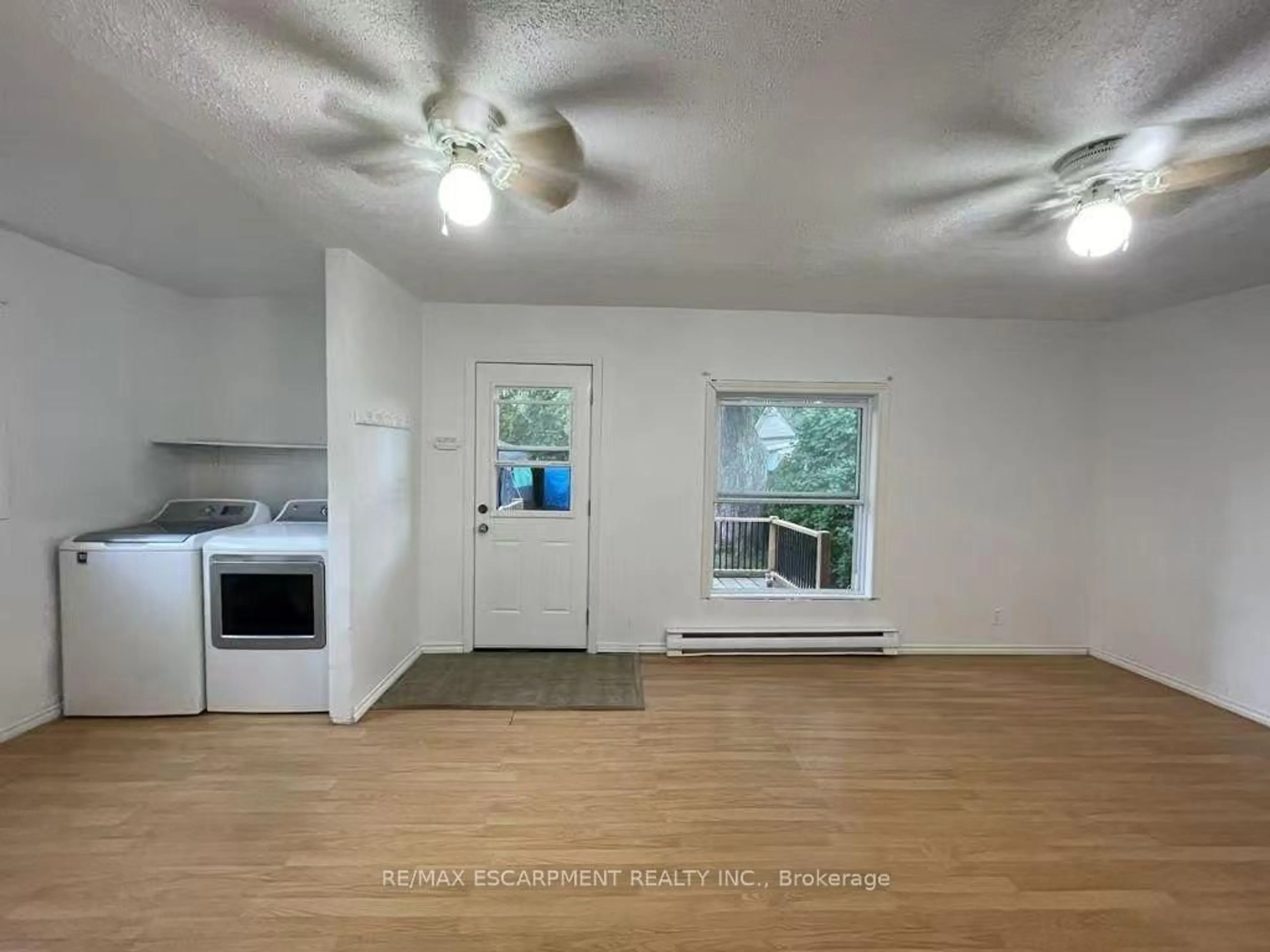 A pic of a room for 1048 Meredith Ave, Mississauga Ontario L5E 2C7