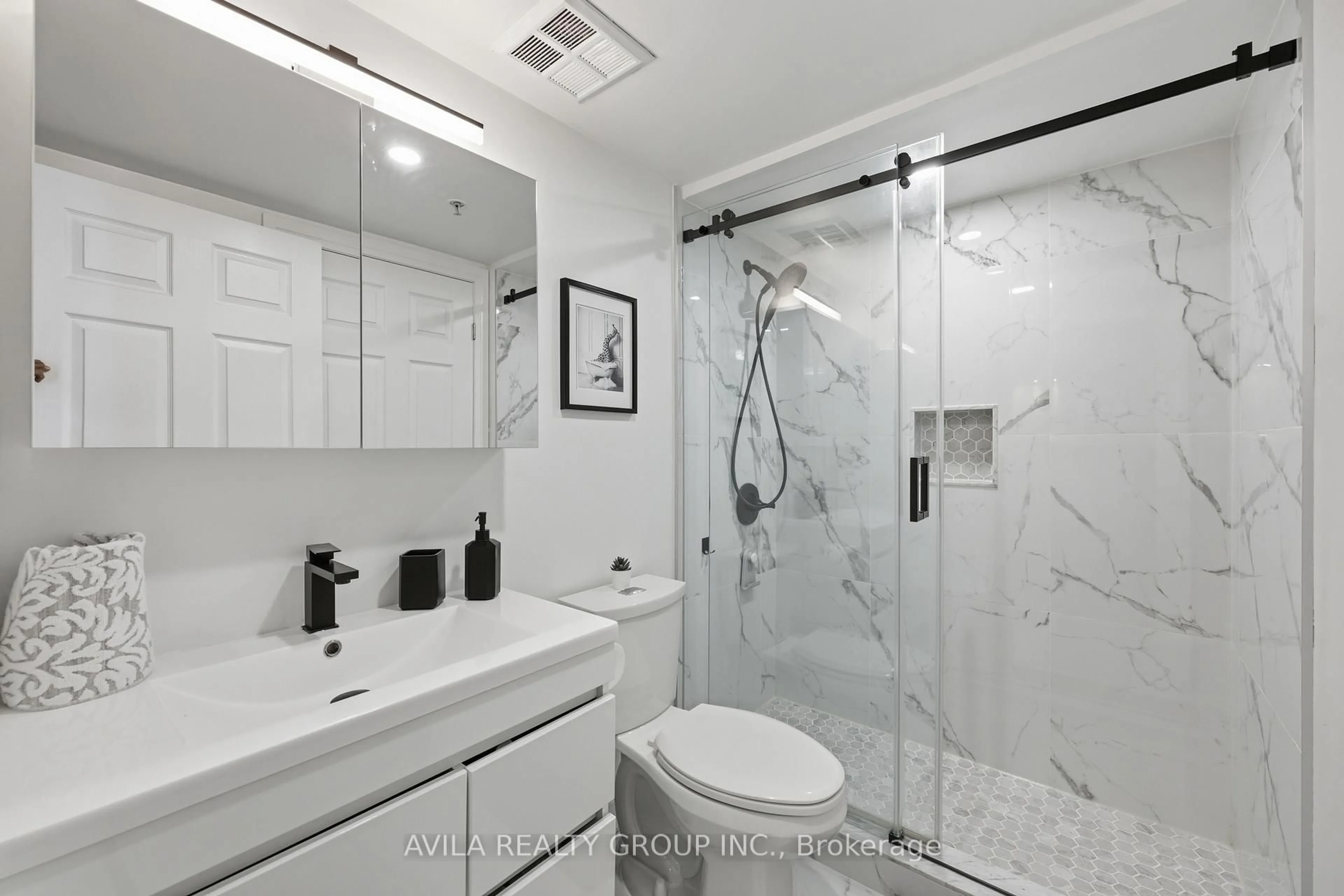 Standard bathroom, ceramic/tile floor for 1460 Bishops Gate #203, Oakville Ontario L6M 4N5
