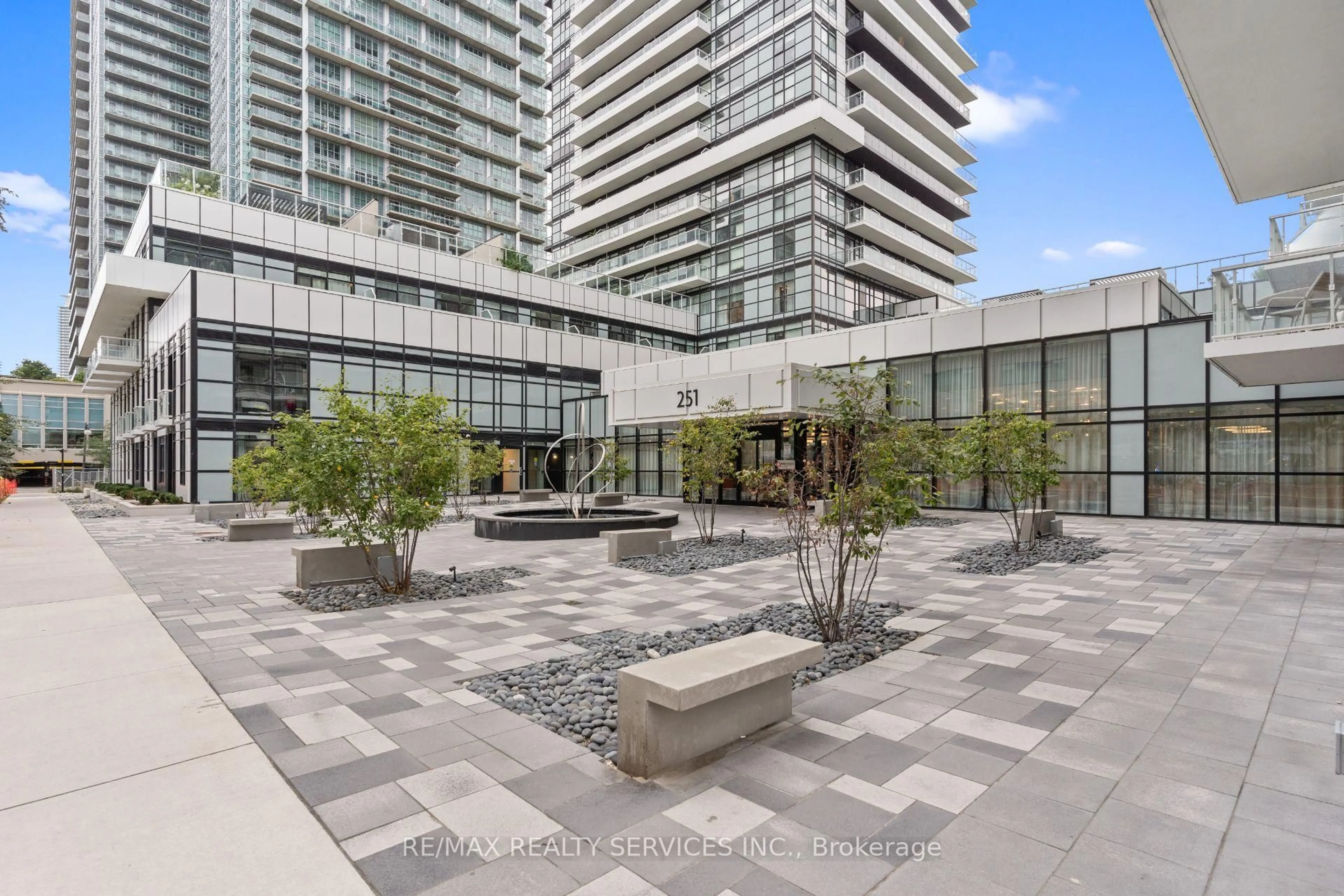 Unknown for 251 Manitoba St #115, Toronto Ontario M8Y 0A7