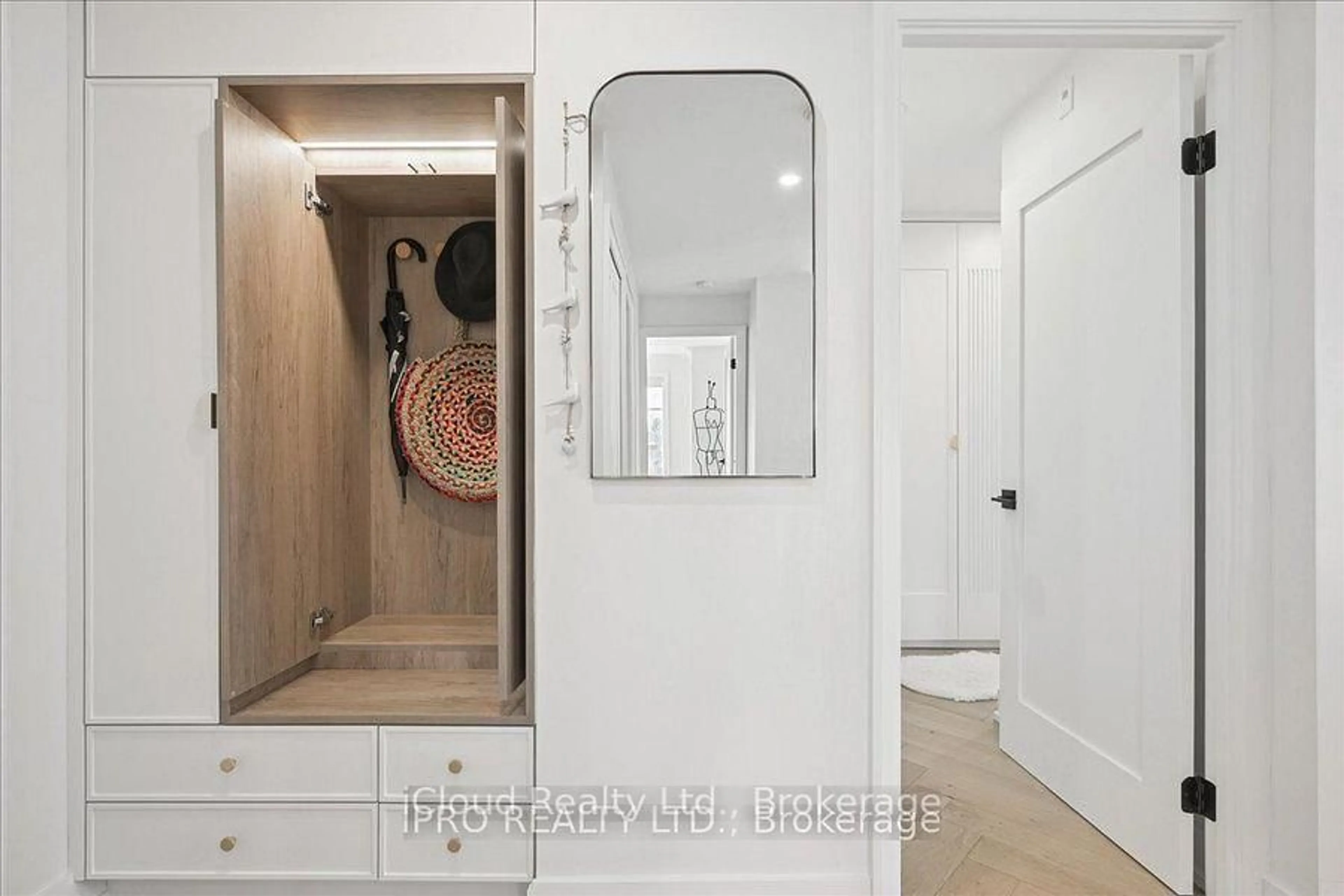 Unknown for 2210 Lakeshore Rd #805, Burlington Ontario L7R 4J9