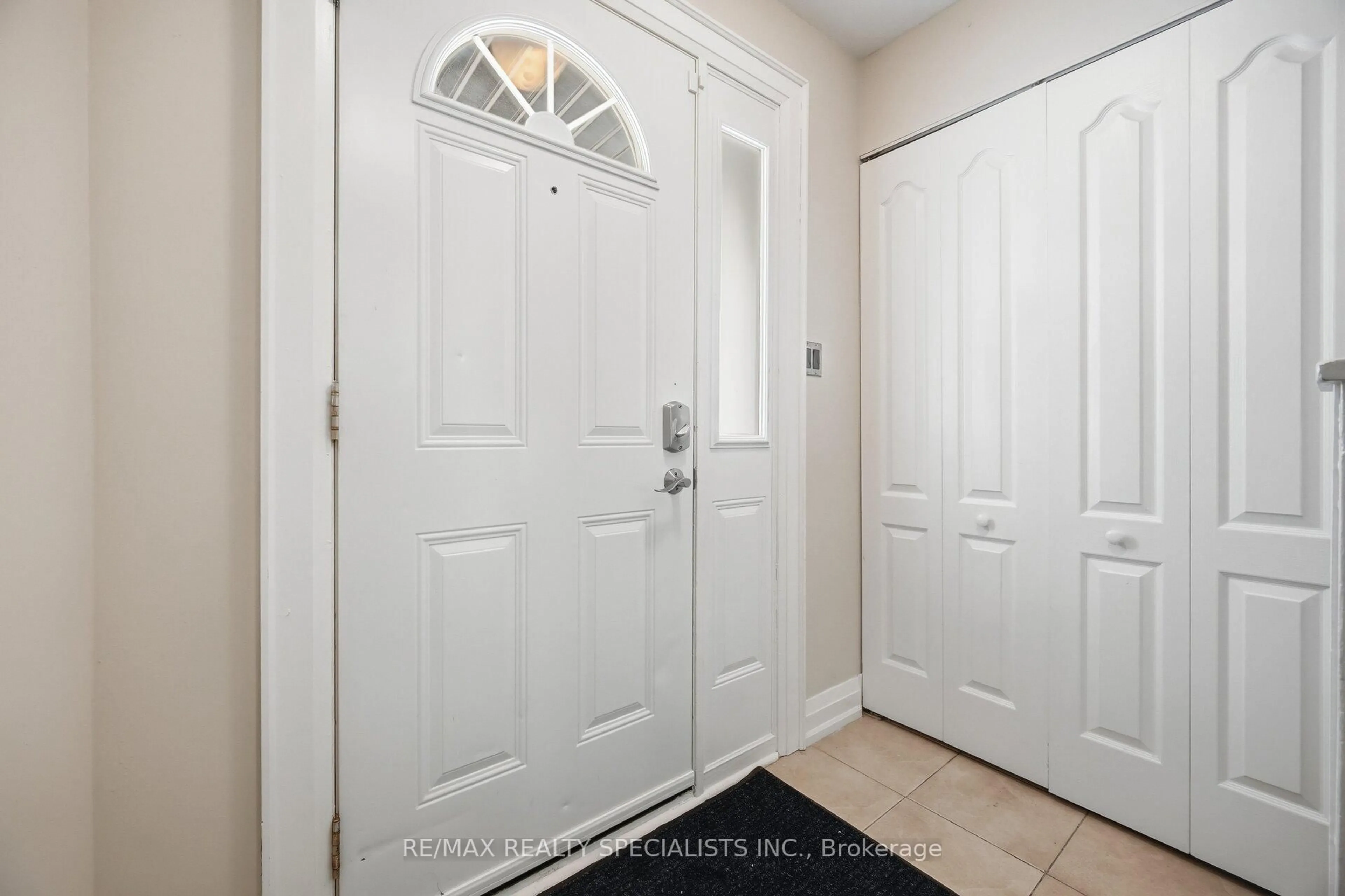 Indoor entryway for 6780 Formentera Ave #19, Mississauga Ontario L5N 2L1