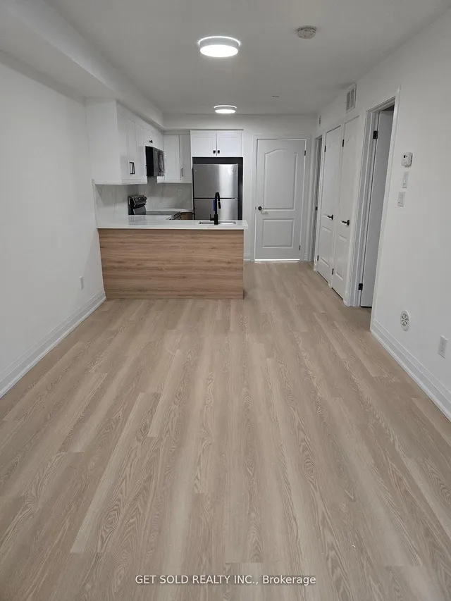 8 Drummond St #421, Toronto 4
