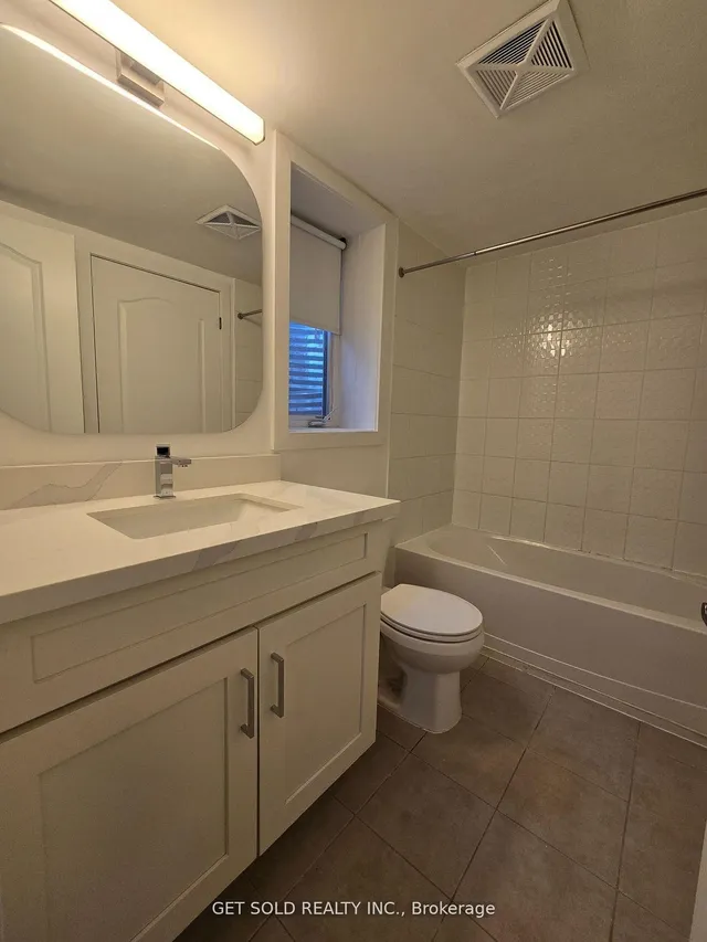 8 Drummond St #421, Toronto 5