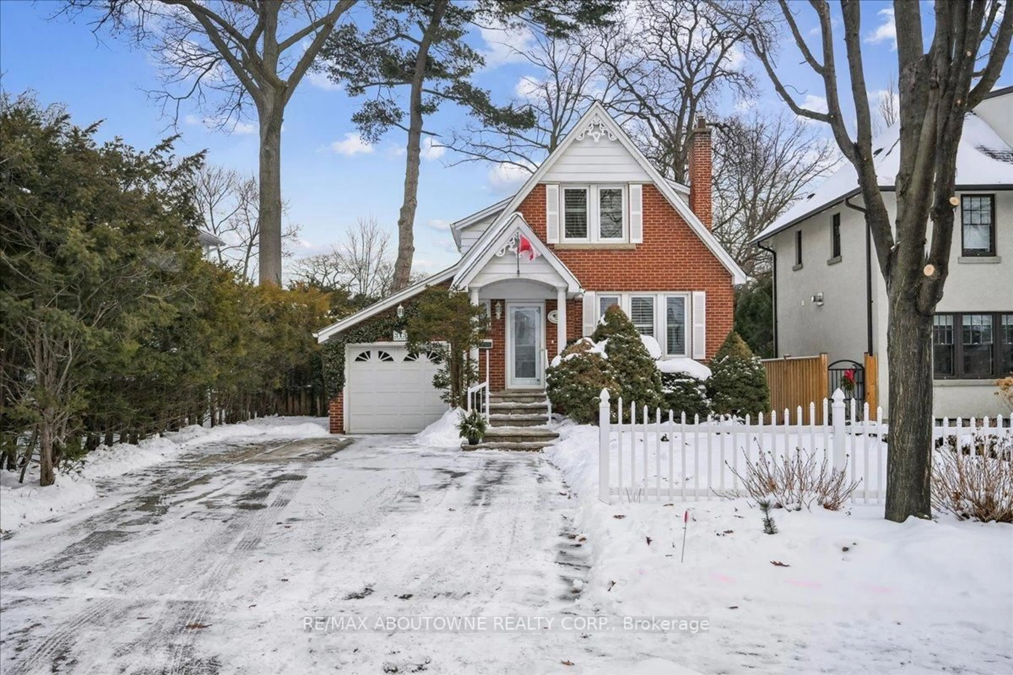 Unknown for 343 Douglas Ave, Oakville Ontario L6J 3S7