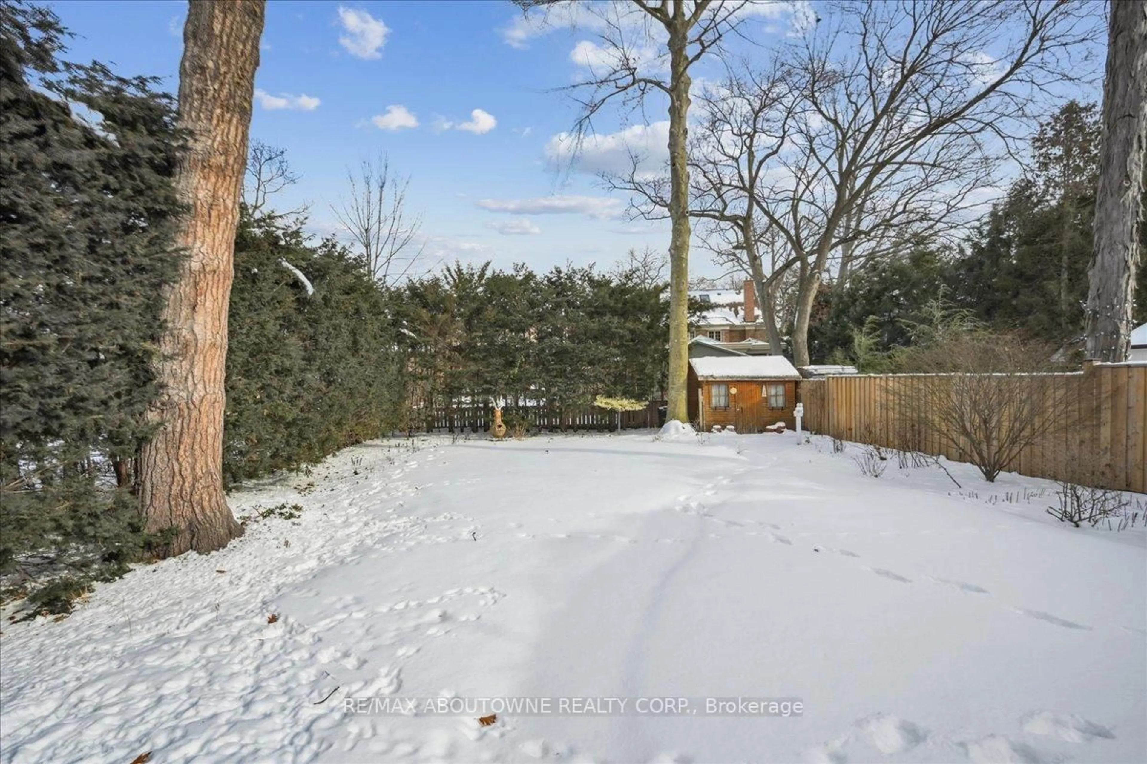 Patio, forest/trees view for 343 Douglas Ave, Oakville Ontario L6J 3S7