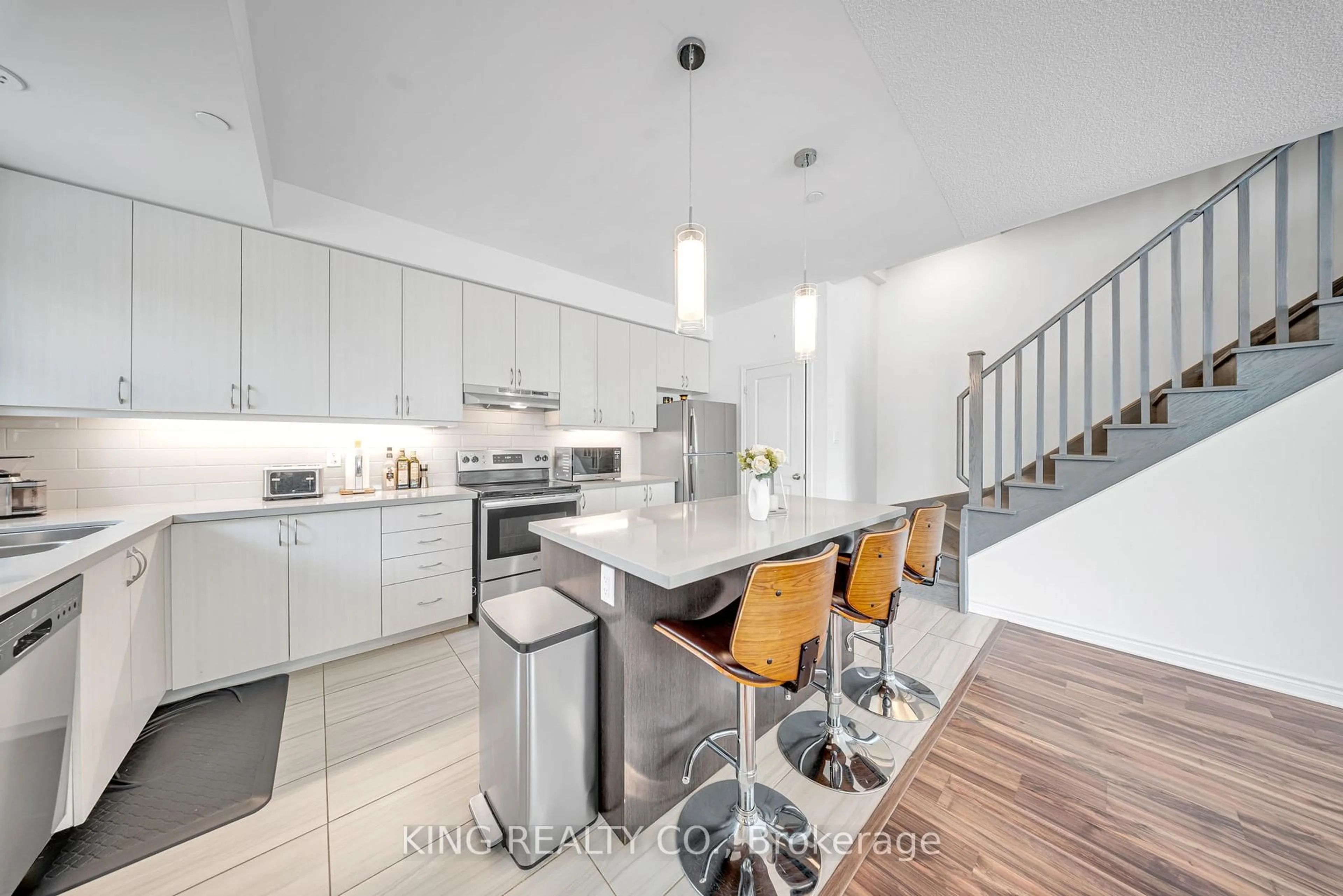 Open concept kitchen, ceramic/tile floor for 2212 Bromsgrove Rd #10, Mississauga Ontario L5J 1L4