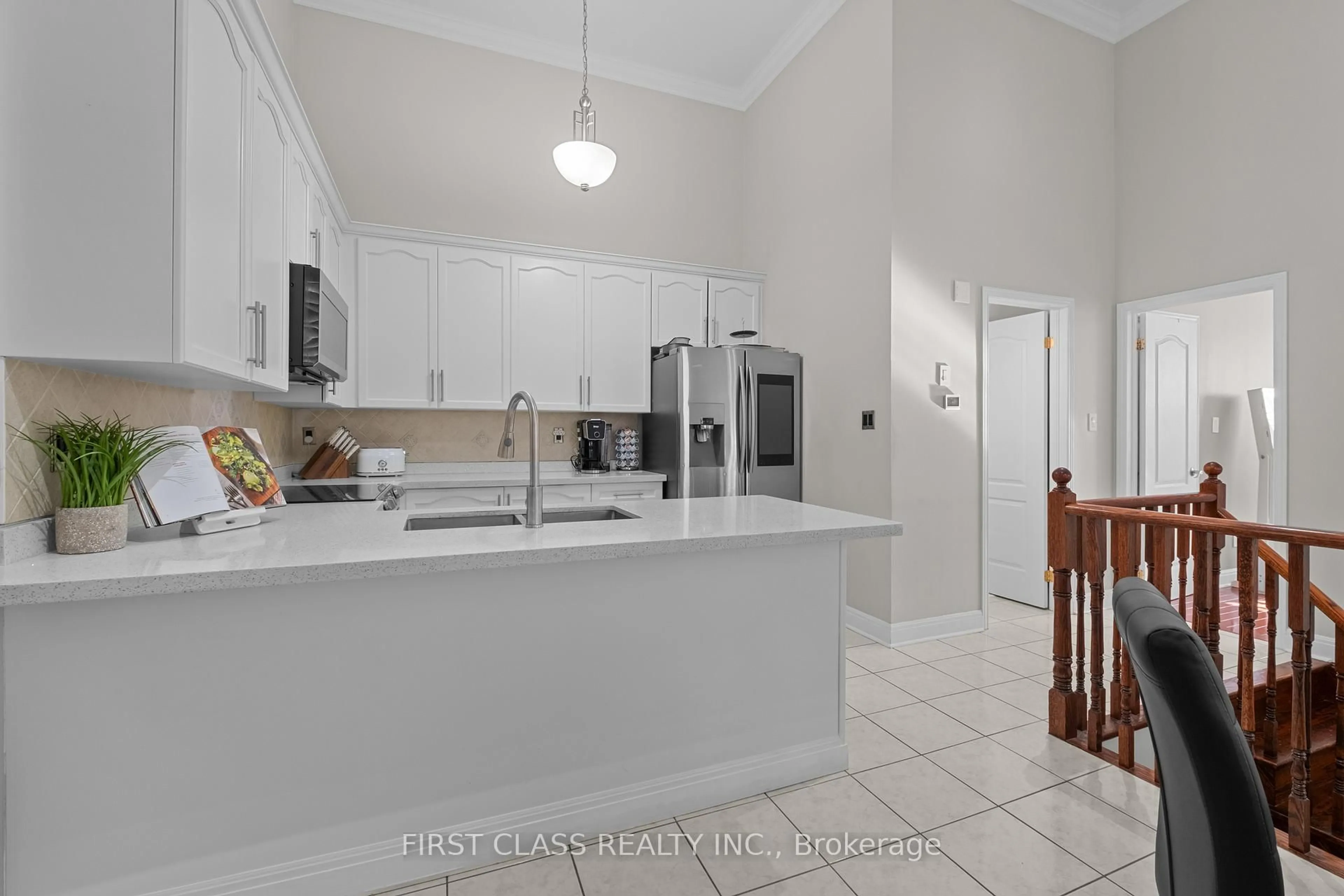 Open concept kitchen, ceramic/tile floor for 15 Belinda Dr, Brampton Ontario L7A 2W7