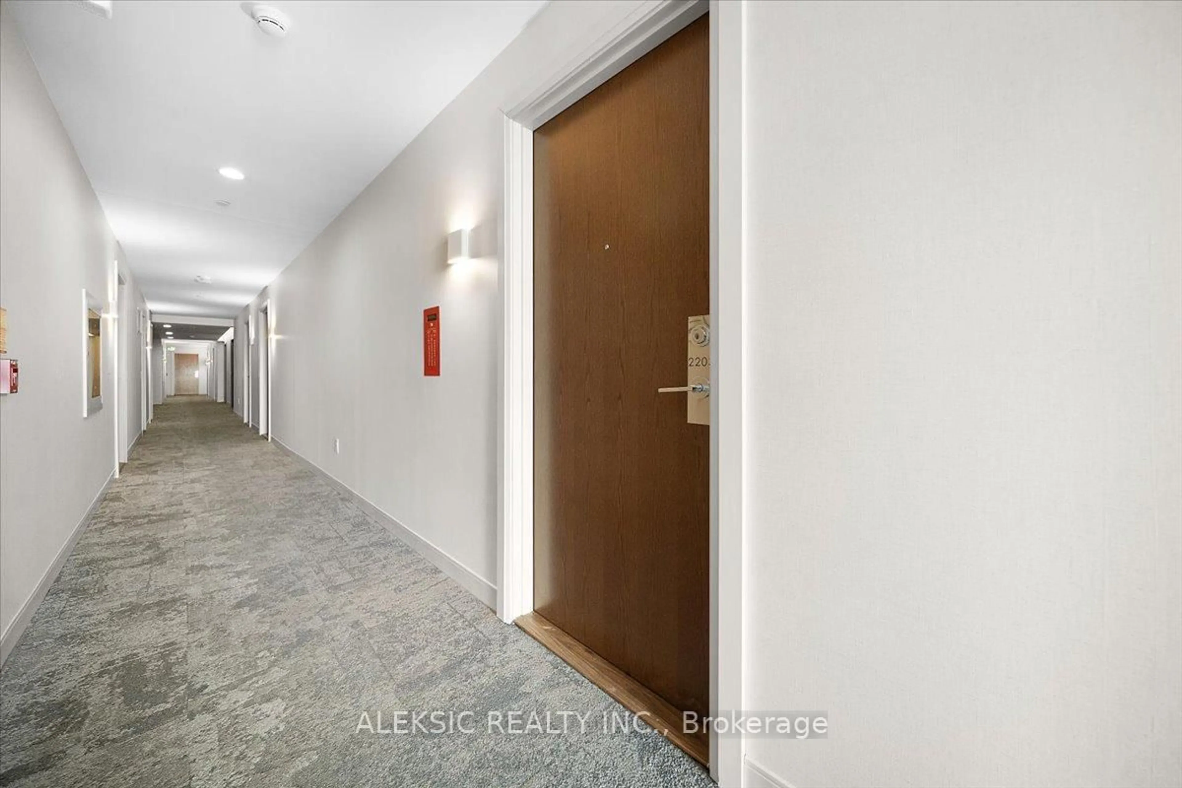 Indoor entryway for 2560 Eglinton Ave #2203, Mississauga Ontario L5M 0Y3